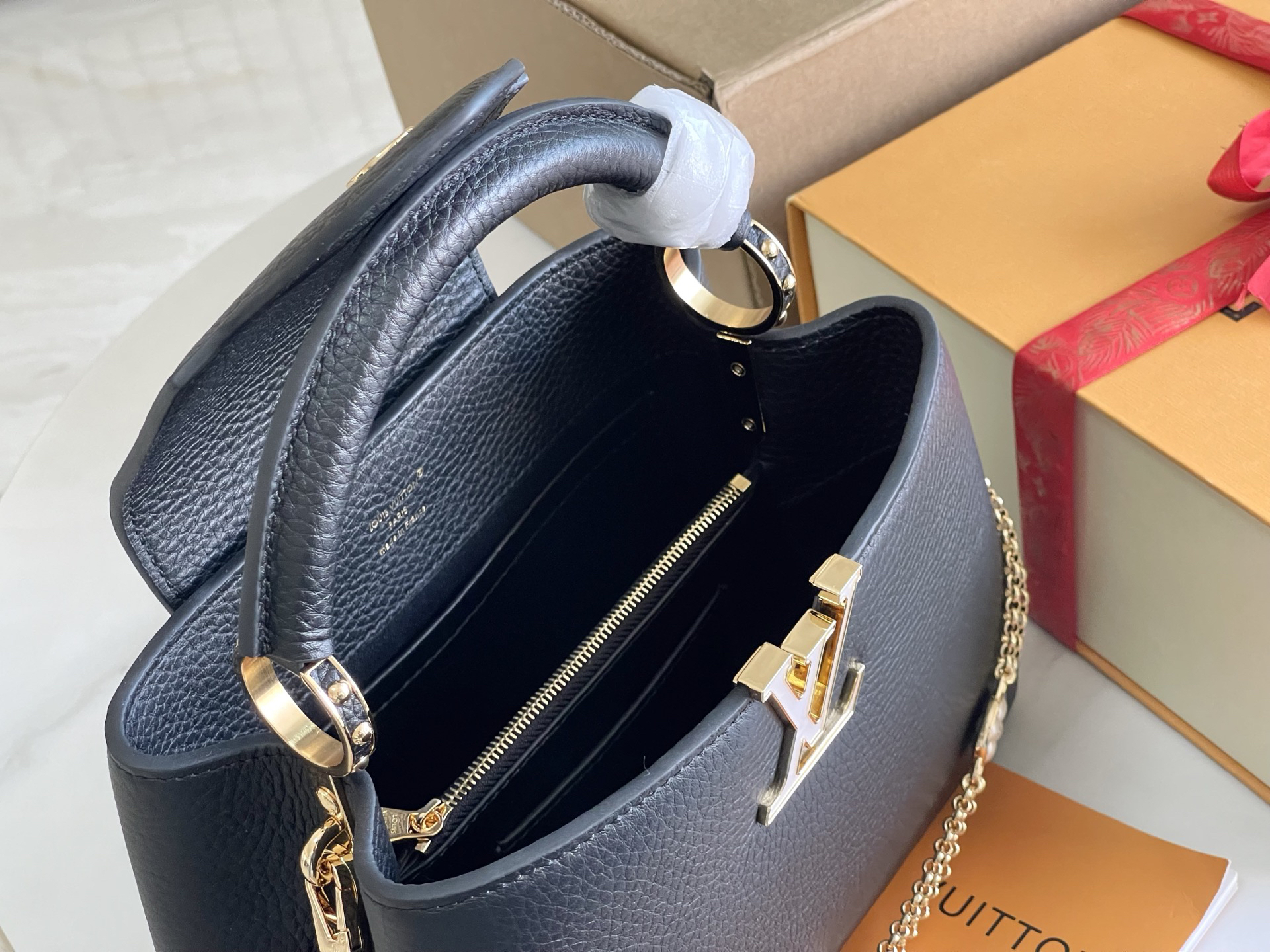 Louis Vuitton Capucines Small Black Leather Handbag - Image 8