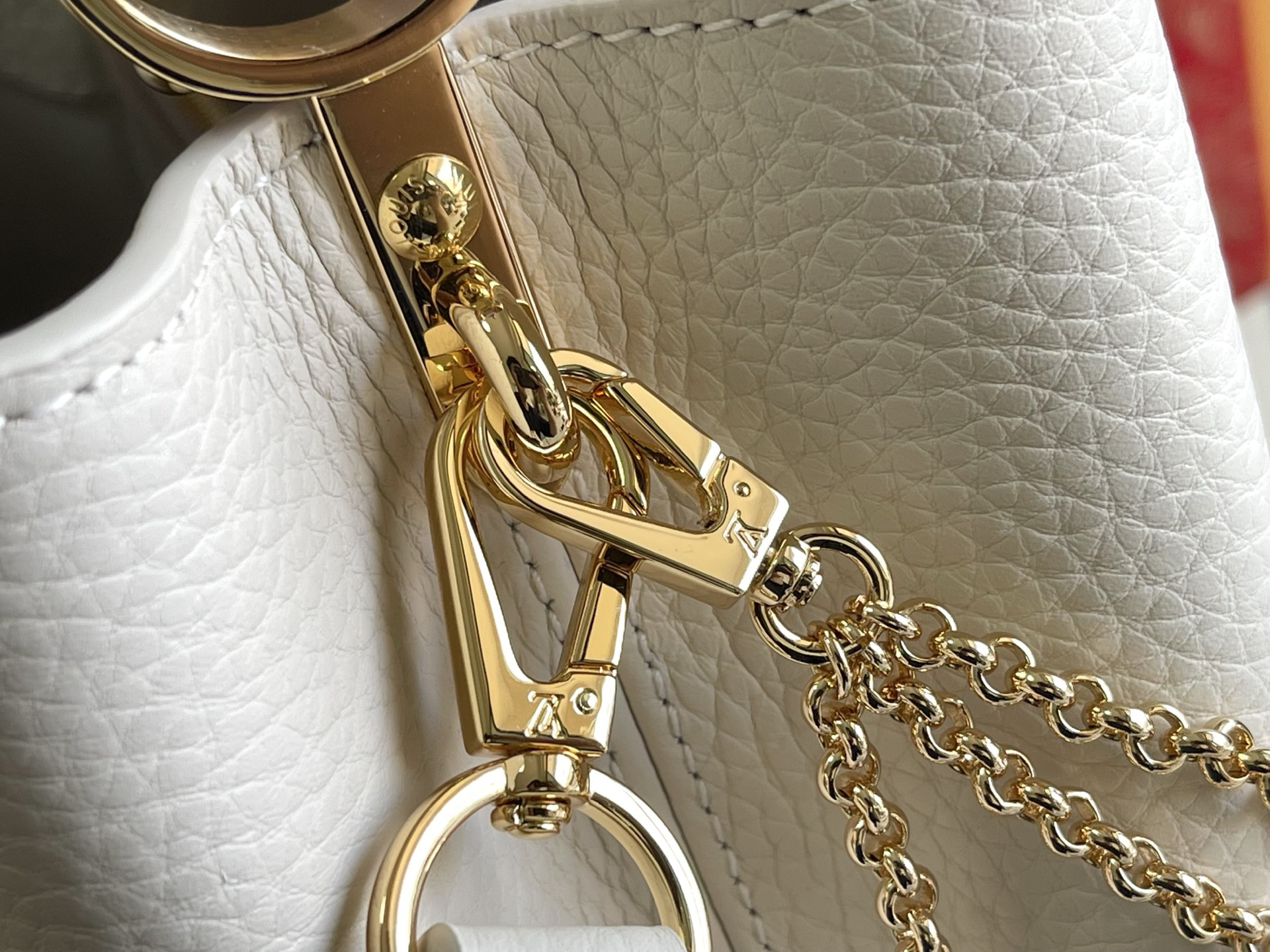 Louis Vuitton Capucines Handbag M25461 in Ivory and Lavender - Image 8