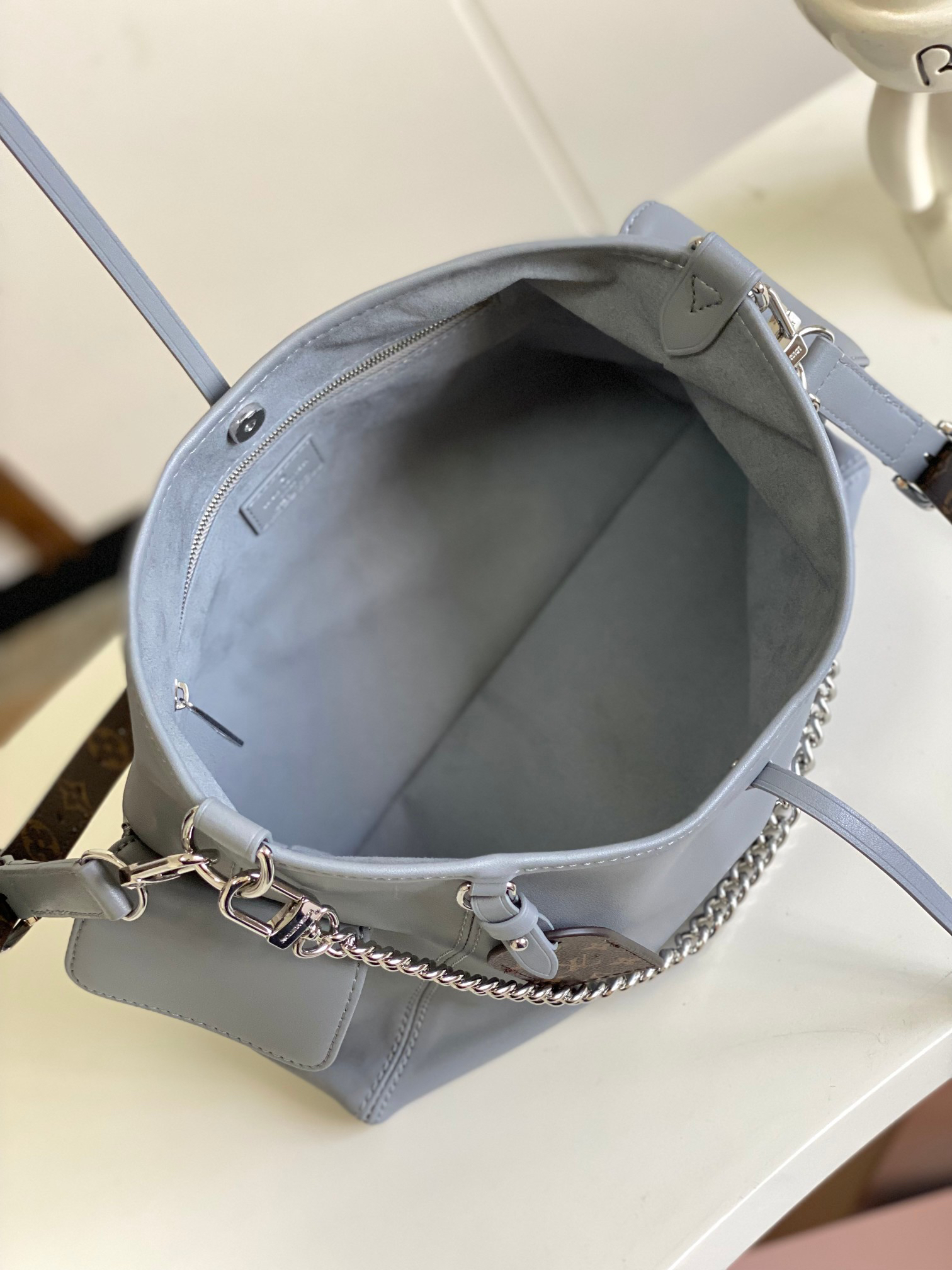 Louis Vuitton CarryAll Cargo Small Shoulder Bag in Gray Lambskin - Image 8