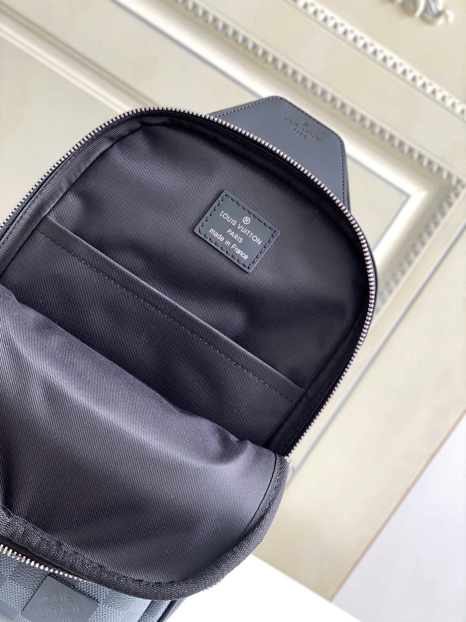 Avenue Damier Graphite Shoulder Bag - Image 8