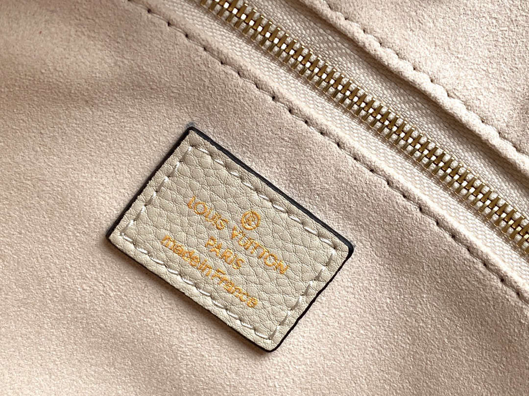 Louis Vuitton OnTheGo Small Tote Bag M45654 in White Monogram Cowhide Leather - Image 8
