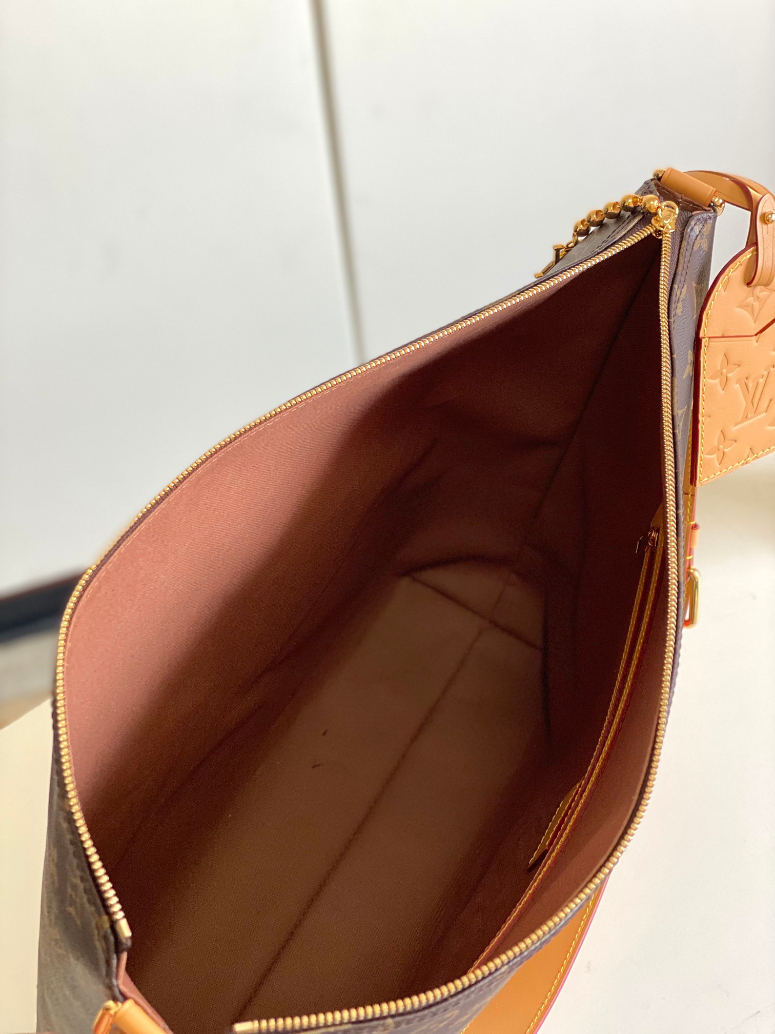 Louis Vuitton Metis Handbag M14018 - Image 8