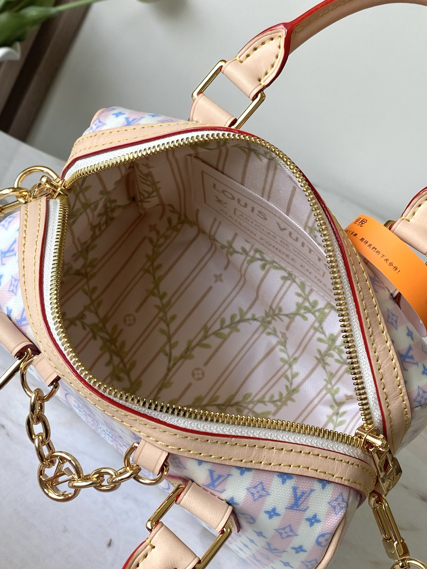 Louis Vuitton Speedy Bandoulière 20 Crossbody Bag in Pink - Image 8