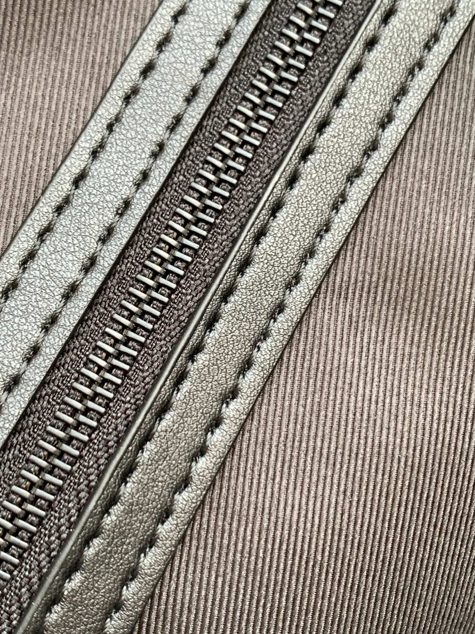 Louis Vuitton Keepall Bandoulière 50 Travel Bag - Image 8