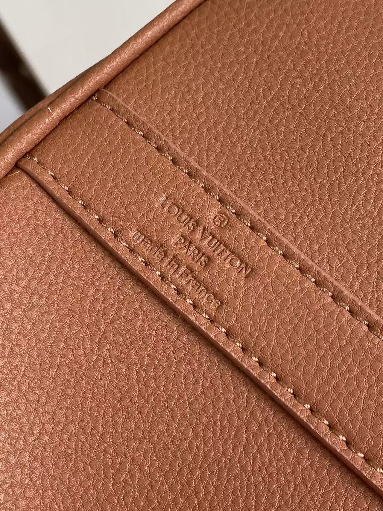 Louis Vuitton Keepall Bandoulière 35 Travel Bag - Image 8