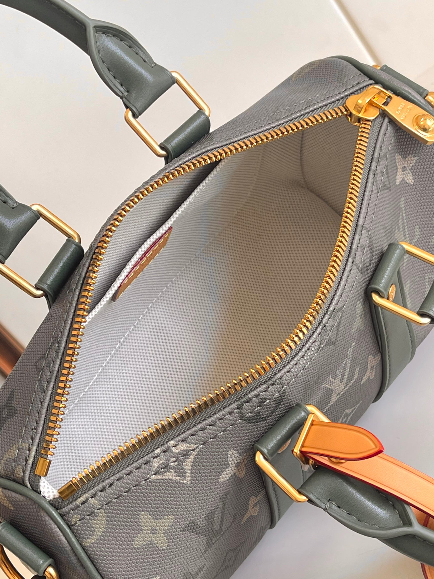 Louis Vuitton Keepall Bandoulière 25 Monogram Surplus Canvas Travel Bag - Image 8