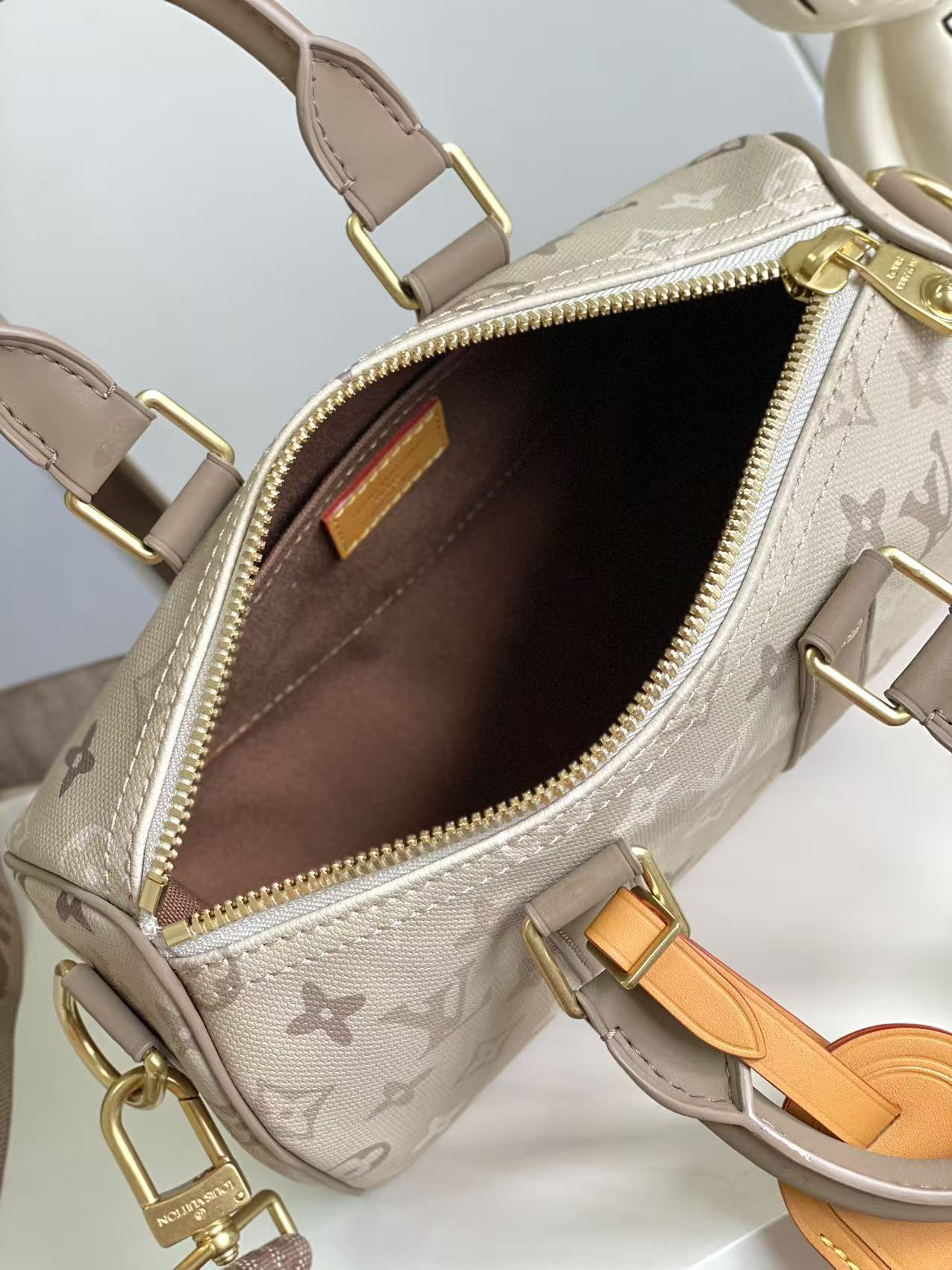 Louis Vuitton Keepall Bandoulière 25 Monogram Surplus Travel Bag - Image 8