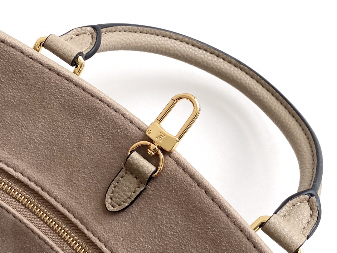 Louis Vuitton Onthego Small Tote Bag - Image 8