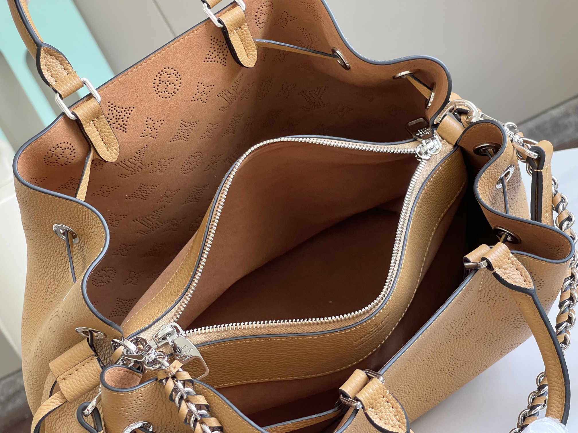 Bella Tote Leather Tote Bag - Image 8