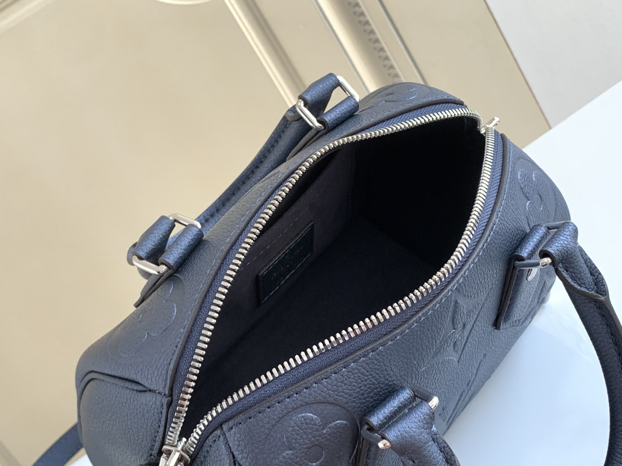Louis Vuitton Speedy Bandoulière 20 Handbag - Image 8