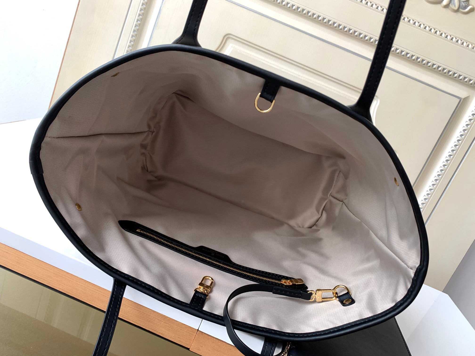 Louis Vuitton Neverfull MM Tote Bag - Image 8