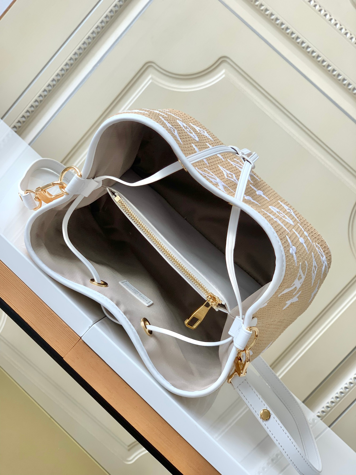 Louis Vuitton Bucket Crossbody Bag M23080 - Image 8