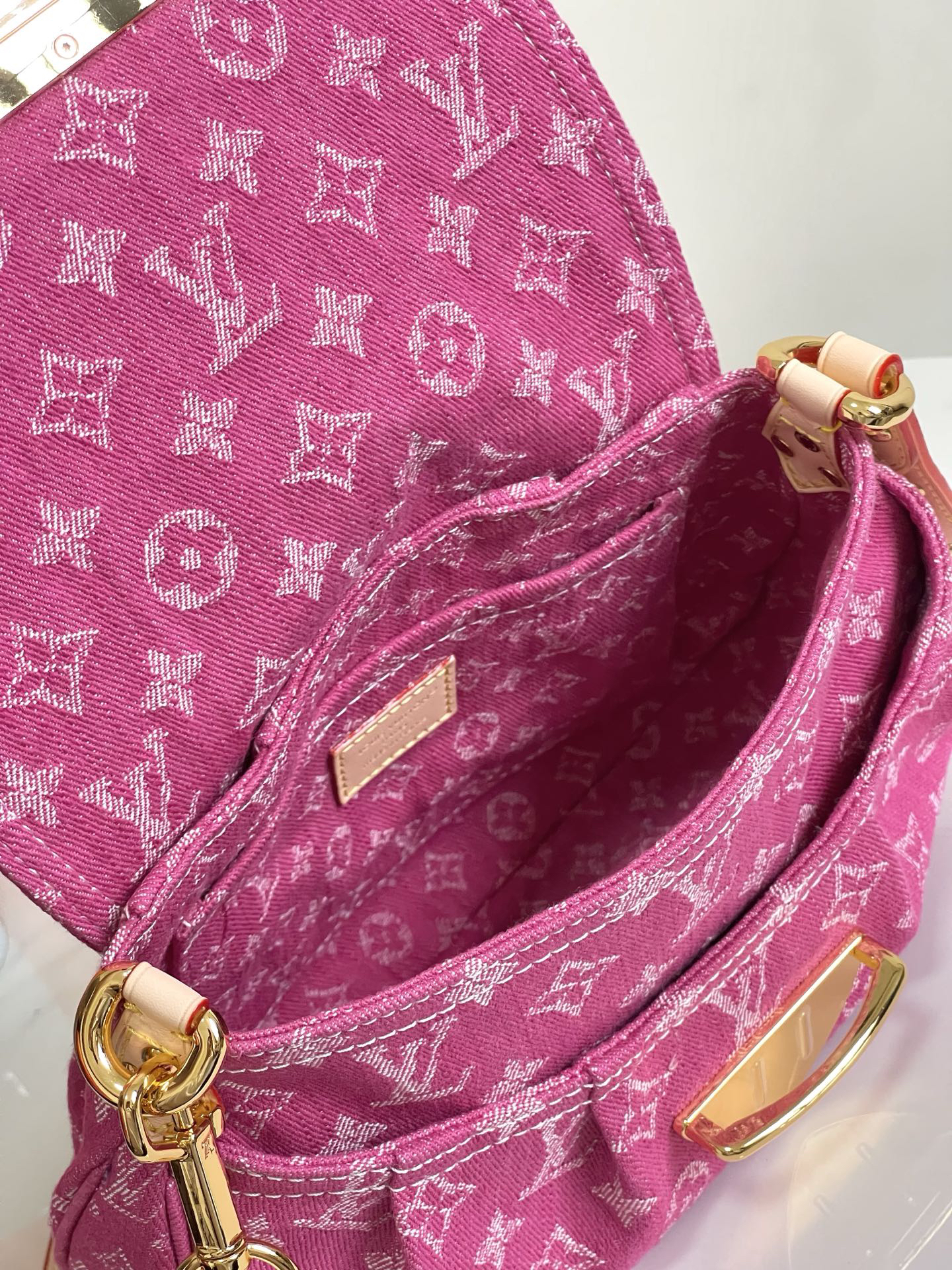 Sunset Rendez-Vous Denim Crossbody Bag - Image 8