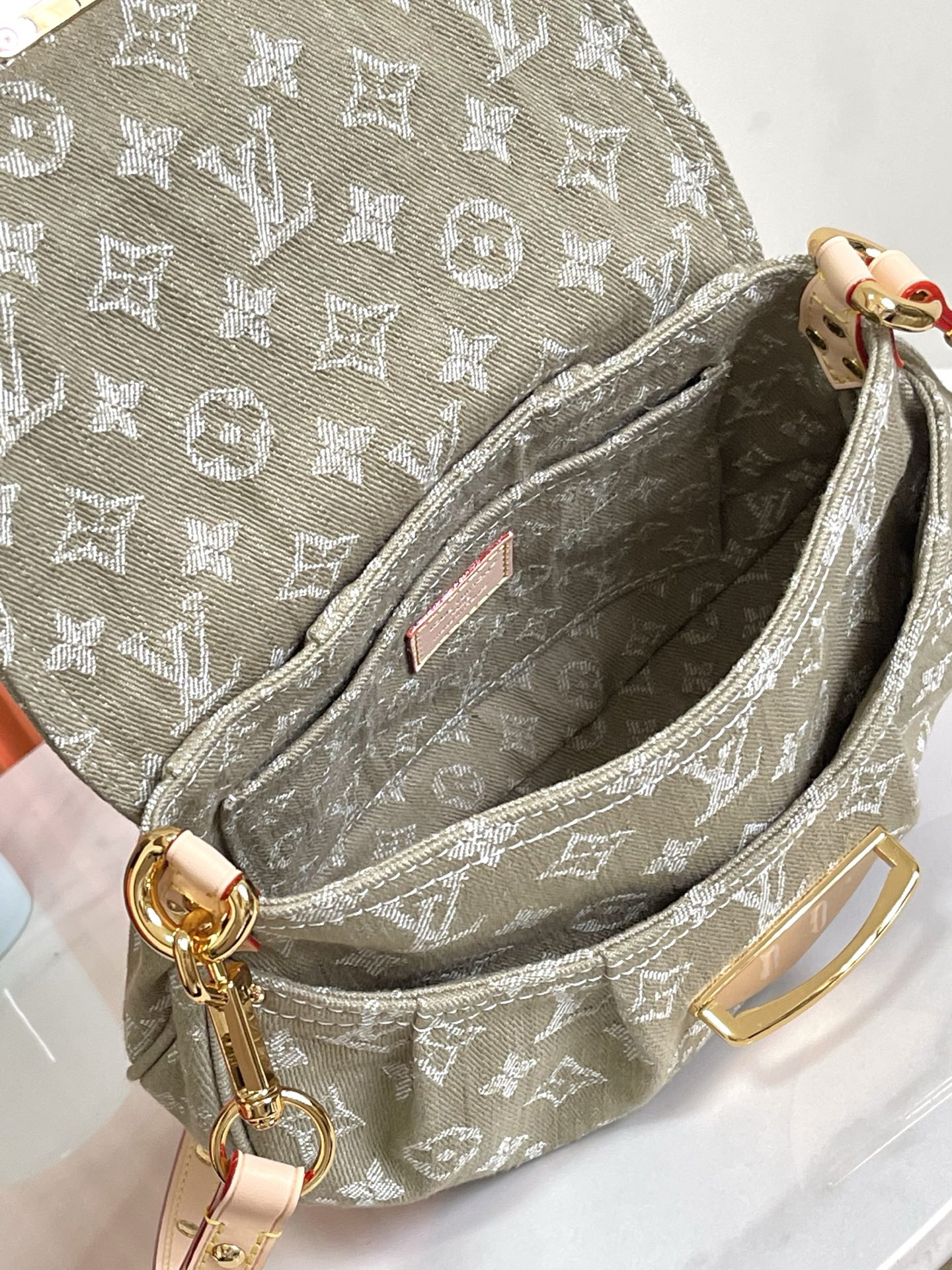 Sunset Rendez-Vous Denim Shoulder Bag - Image 8