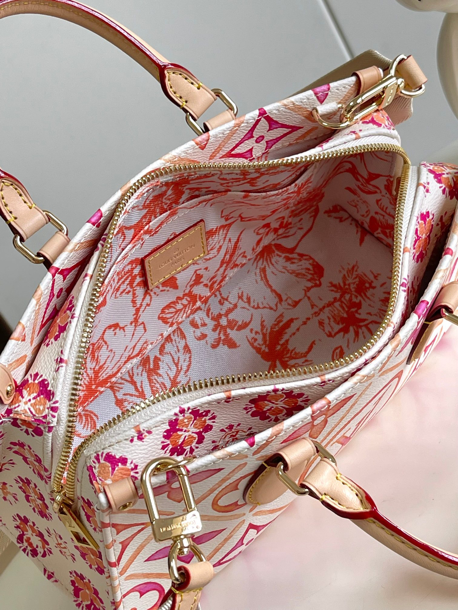 Louis Vuitton OnTheGo East West Handbag M25318 - Image 8