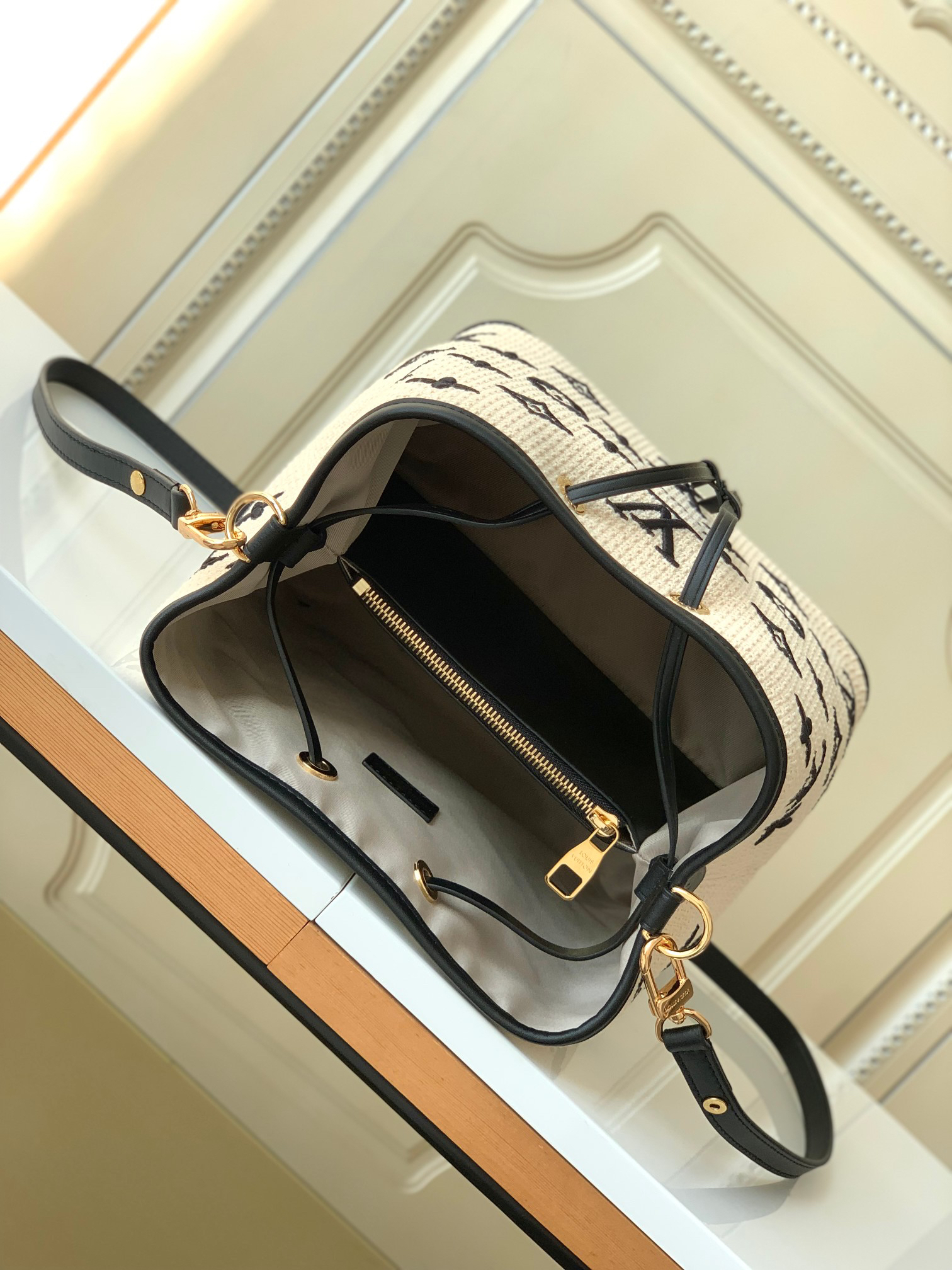 Louis Vuitton M23080 Monogram Embroidered Bucket Bag - Image 8