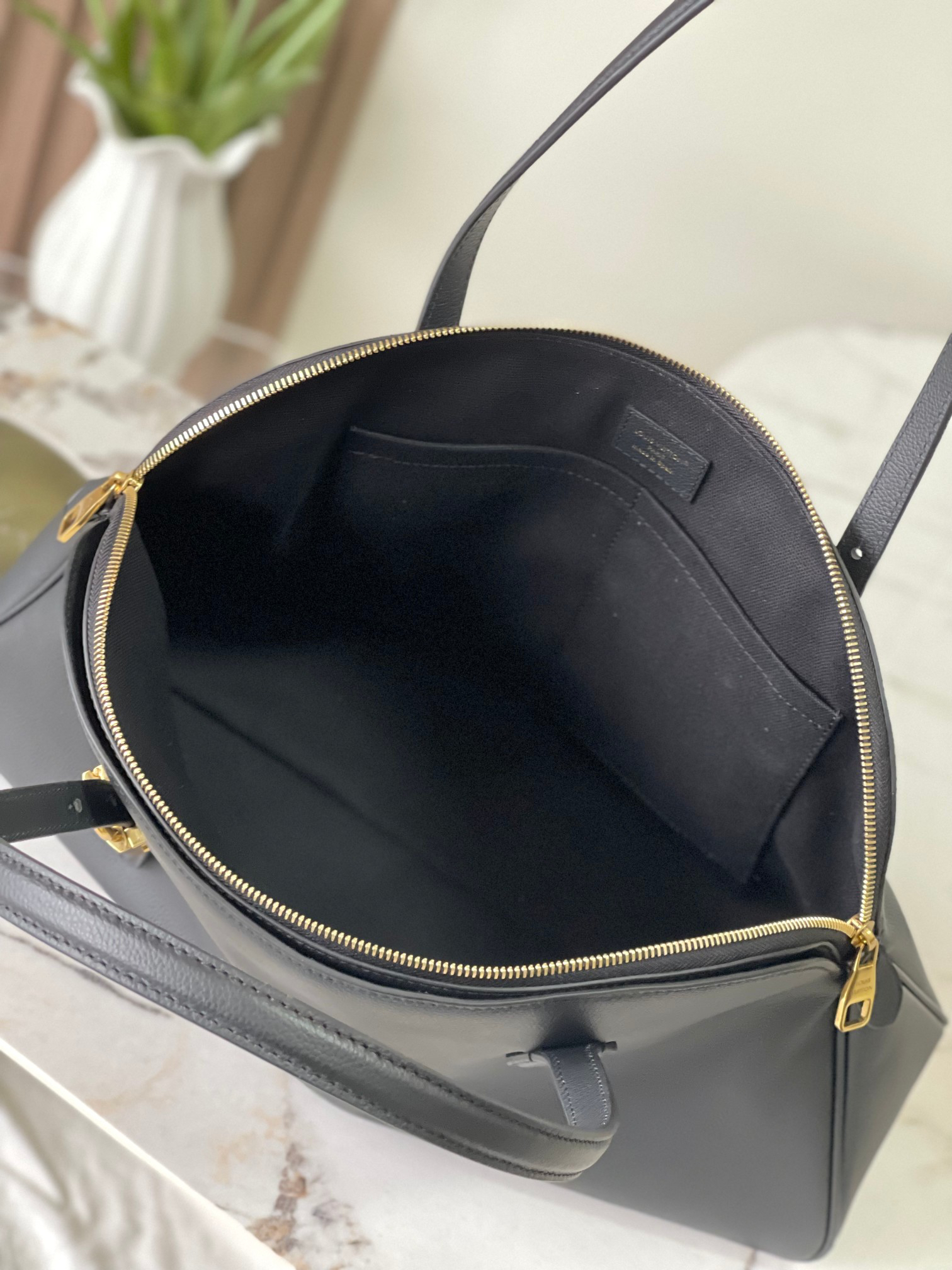 Low Key Double-Layer Leather Handbag M26257/M26688 - Image 8