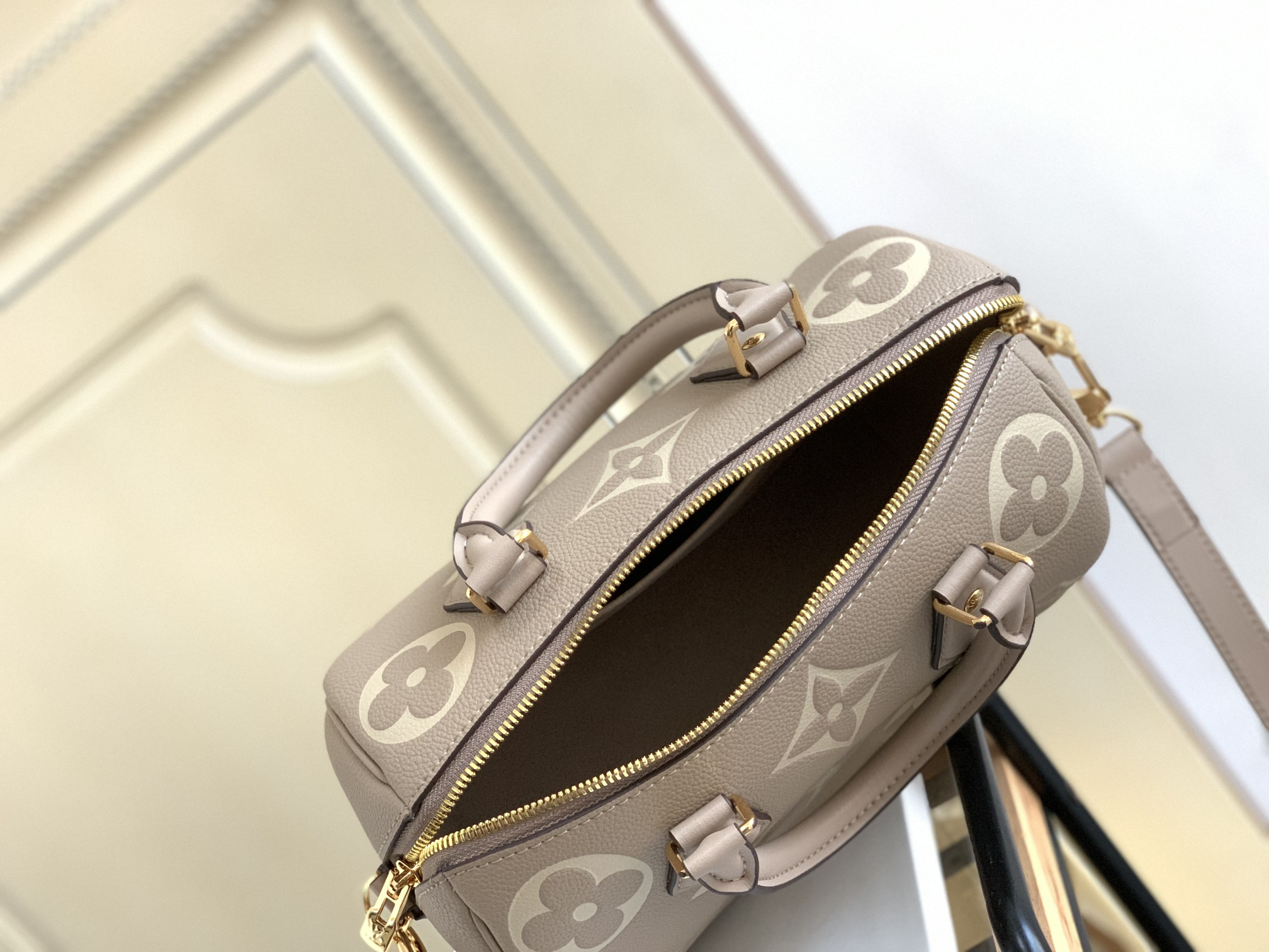 Louis Vuitton Speedy Bandoulière 25 Monogram Empreinte Leather Shoulder Bag - Image 8