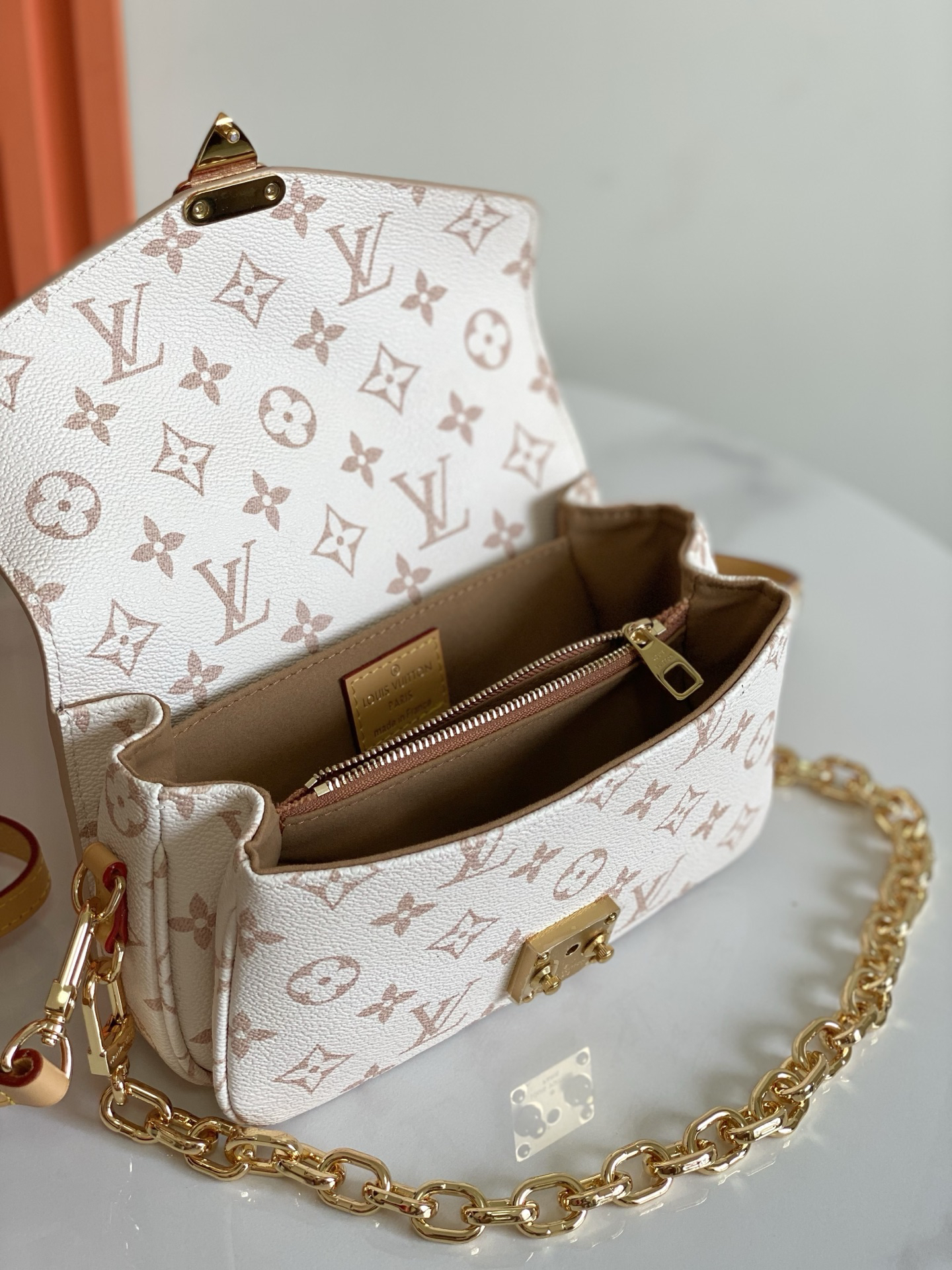 Louis Vuitton Pochette Métis EastWest Shoulder Bag M46914 - Image 8