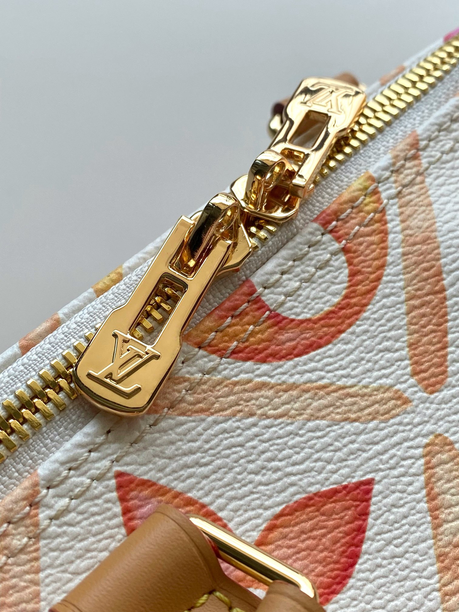 Louis Vuitton Speedy Bandoulière 25 Shoulder Bag in Pink Monogram Tiles Canvas - Image 8