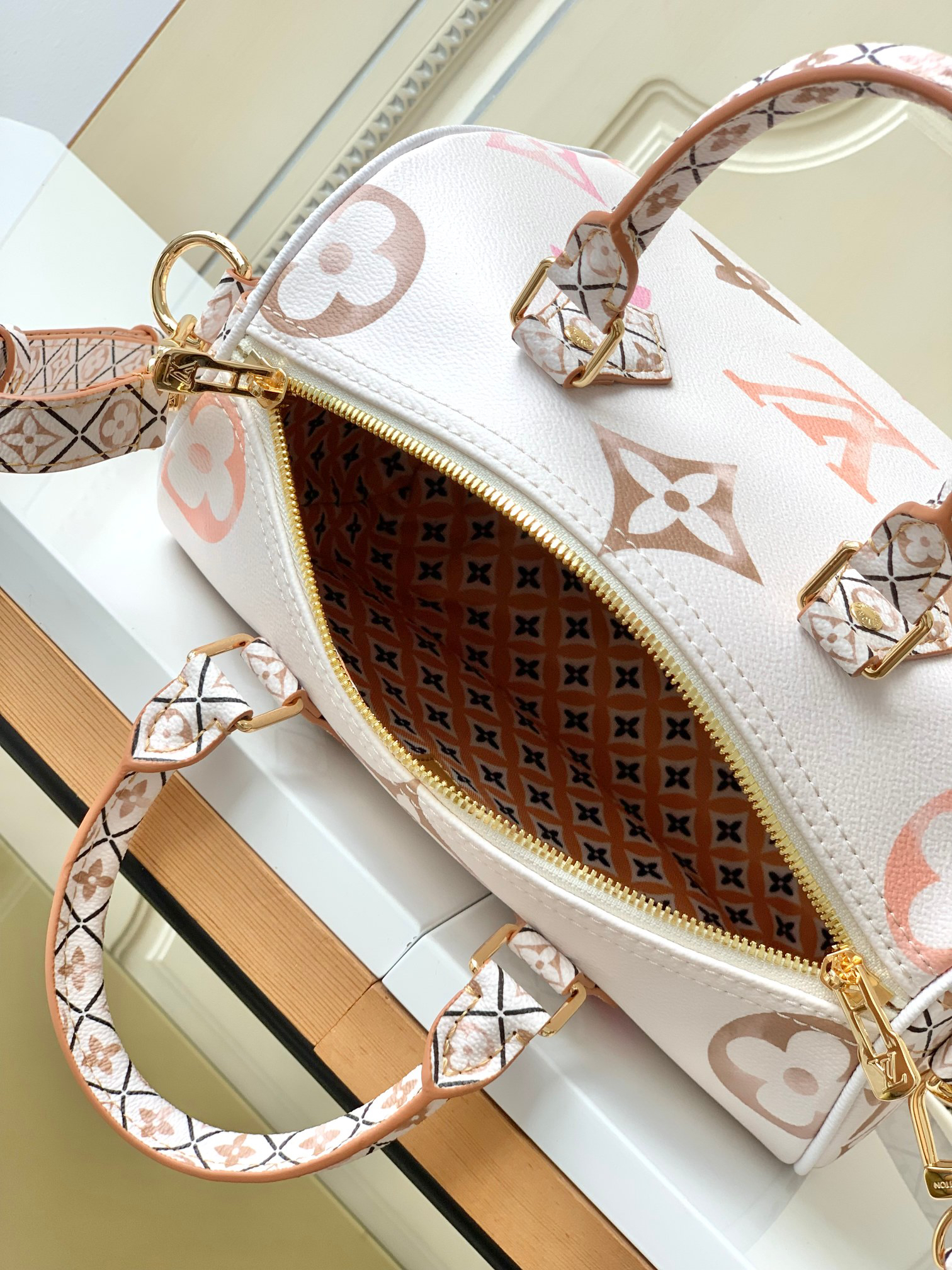 Louis Vuitton Speedy Bandoulière 25 Handbag - Image 8
