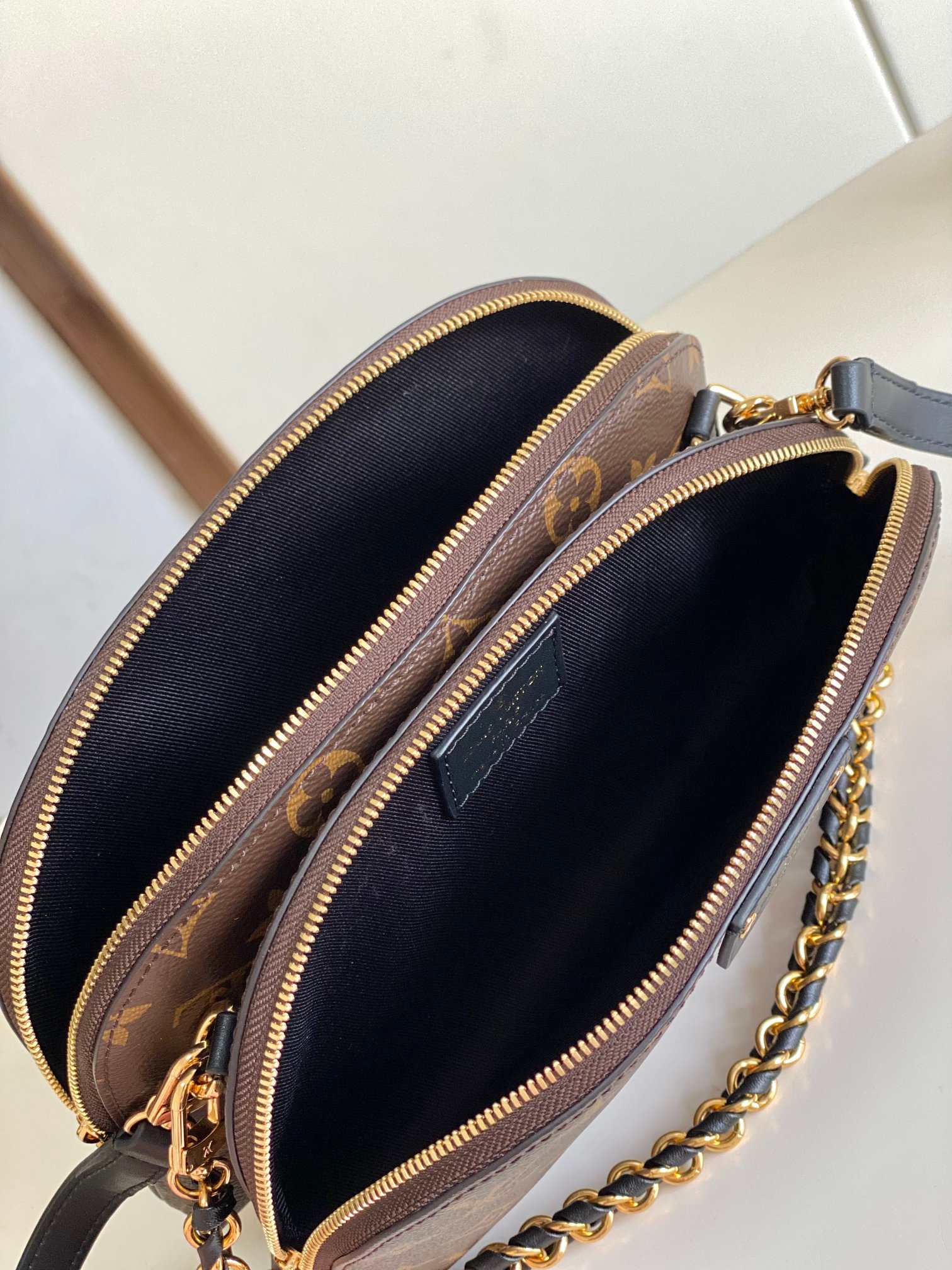 Louis Vuitton Alma Leather Crossbody Bag - Image 8