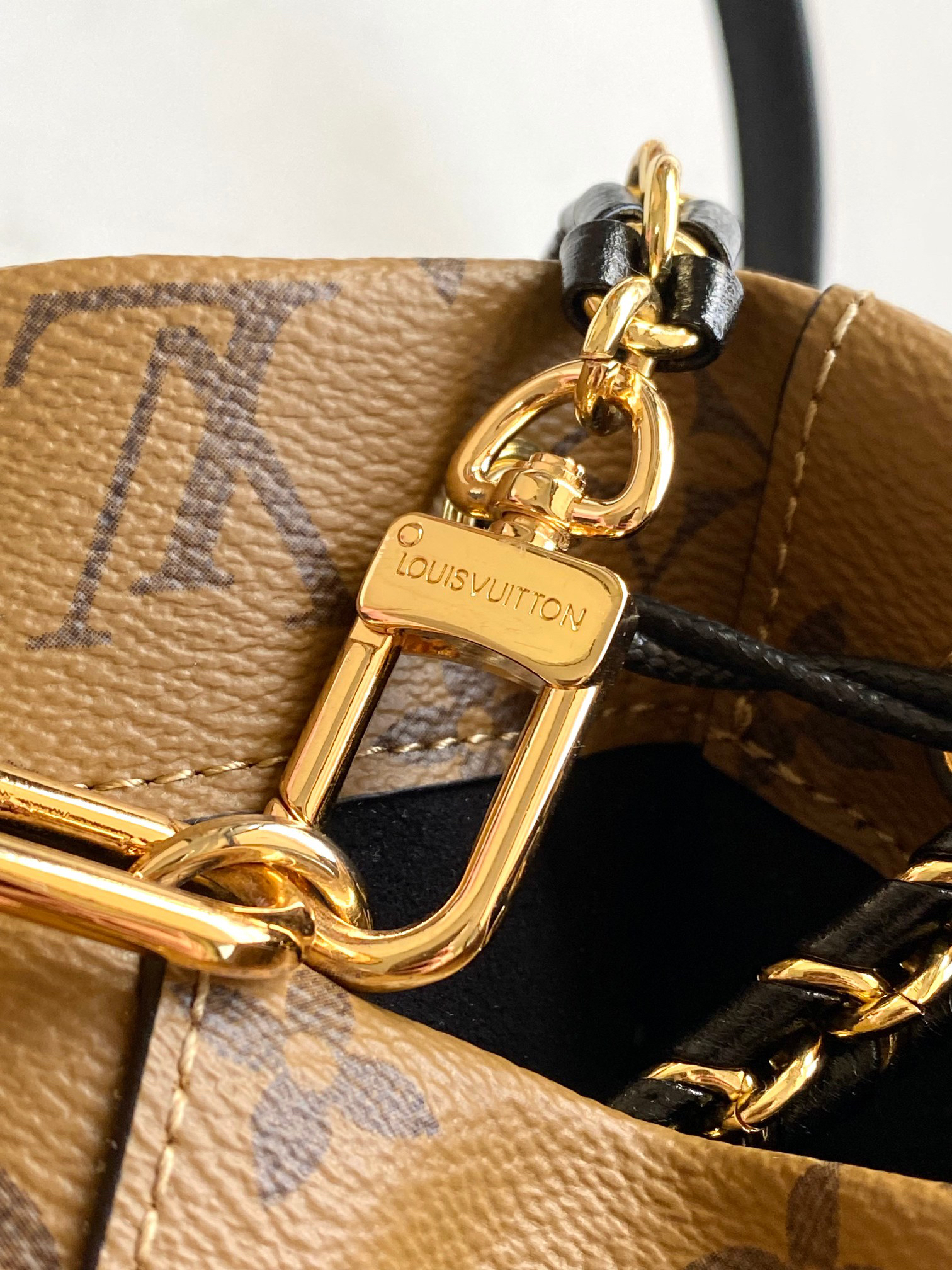 Louis Vuitton Noé Trunk Monogram Reverse Canvas Shoulder Bag - Image 8
