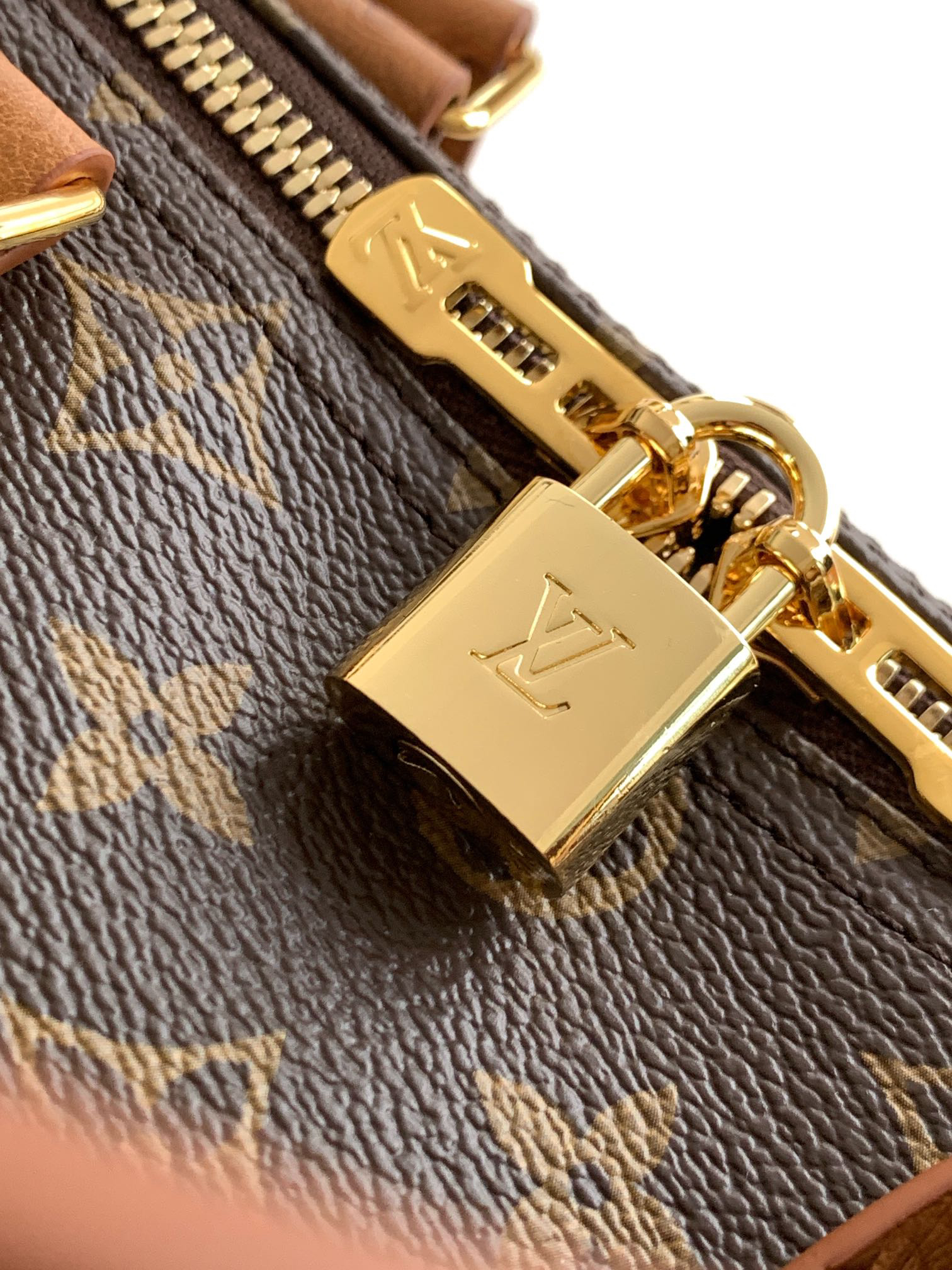 Louis Vuitton Speedy Soft 30 Dark Handbag - Image 8