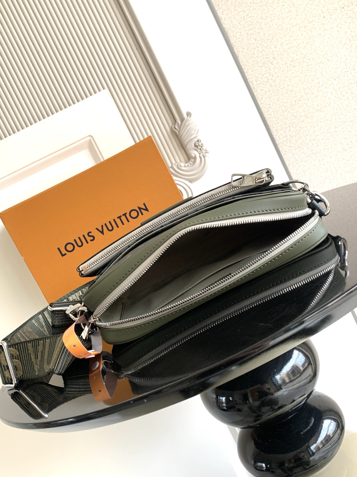 Louis Vuitton M28628 Leather Crossbody Bag - Image 8