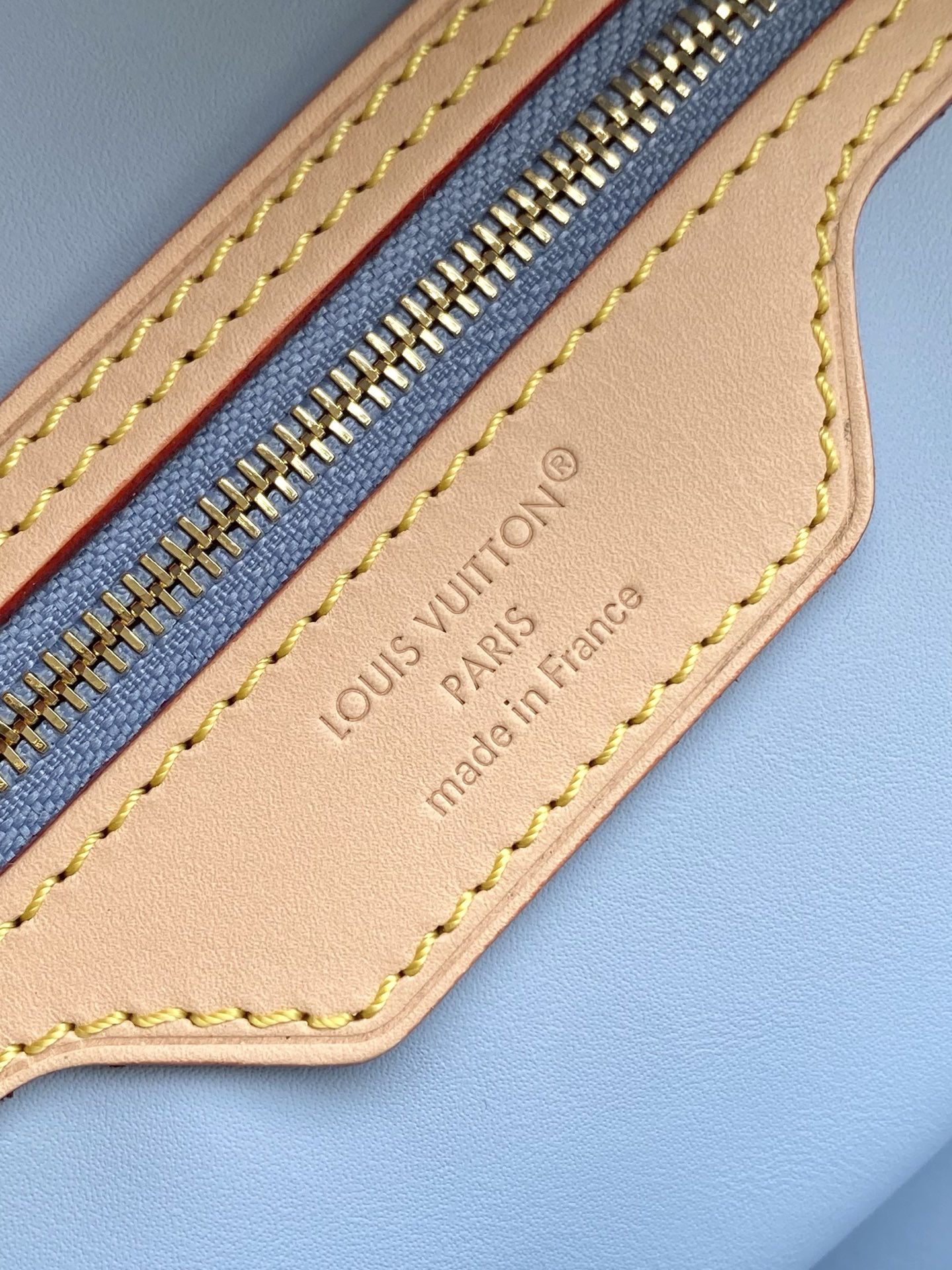 Louis Vuitton Speedy Bandoulière 30 Handbag in Damier Azur - Image 8