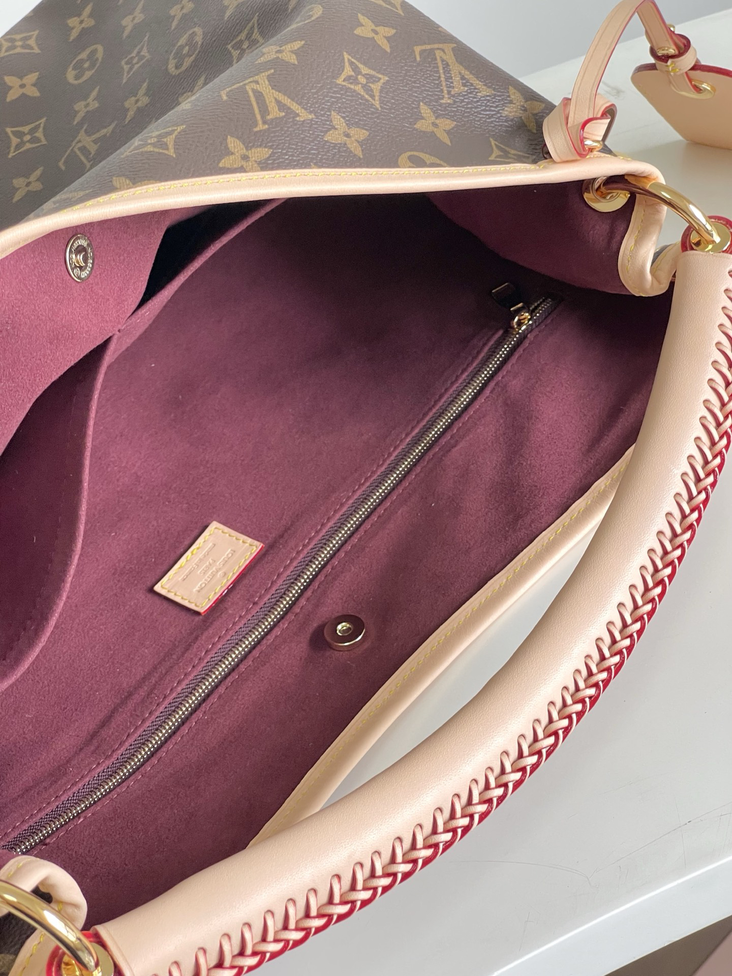 Louis Vuitton Artsy Handbag M25877 - Image 8