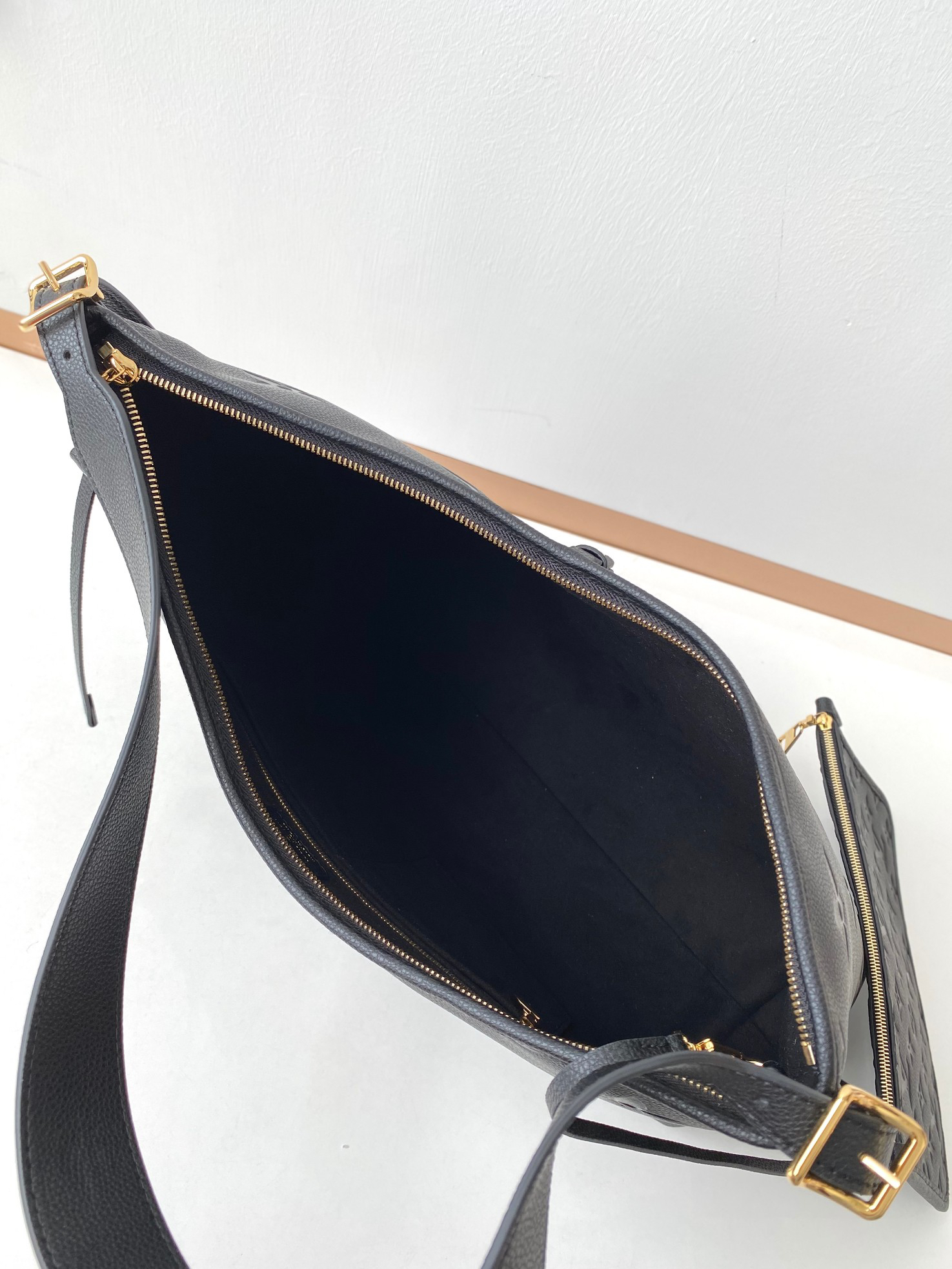 CarryAll Large Handbag - Image 8