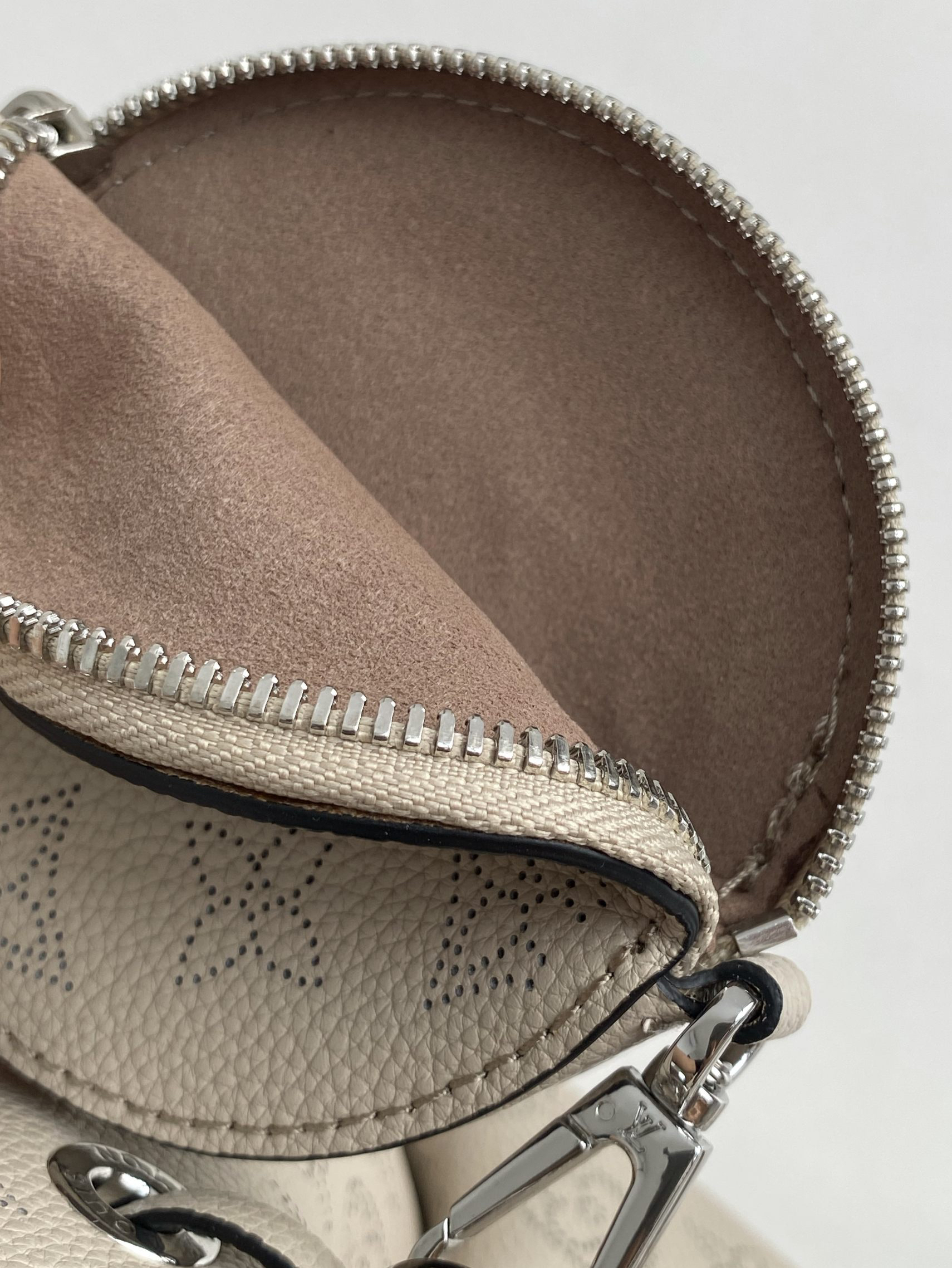 Bella Bucket Bag M57068 in Pink - Image 8