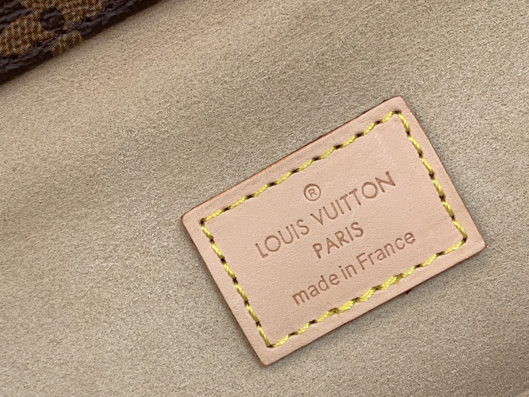 Louis Vuitton Artsy MM Handbag - Image 8