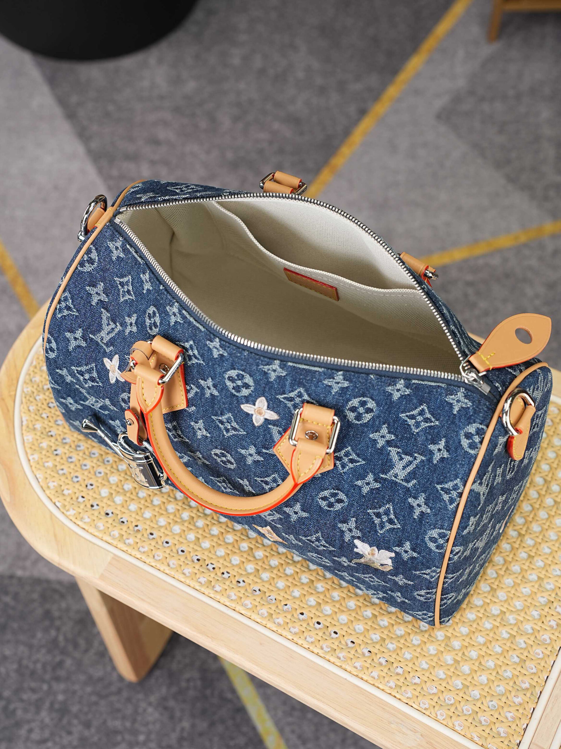 Louis Vuitton Speedy 30 Bandoulière Monogram Denim Handbag - Image 8