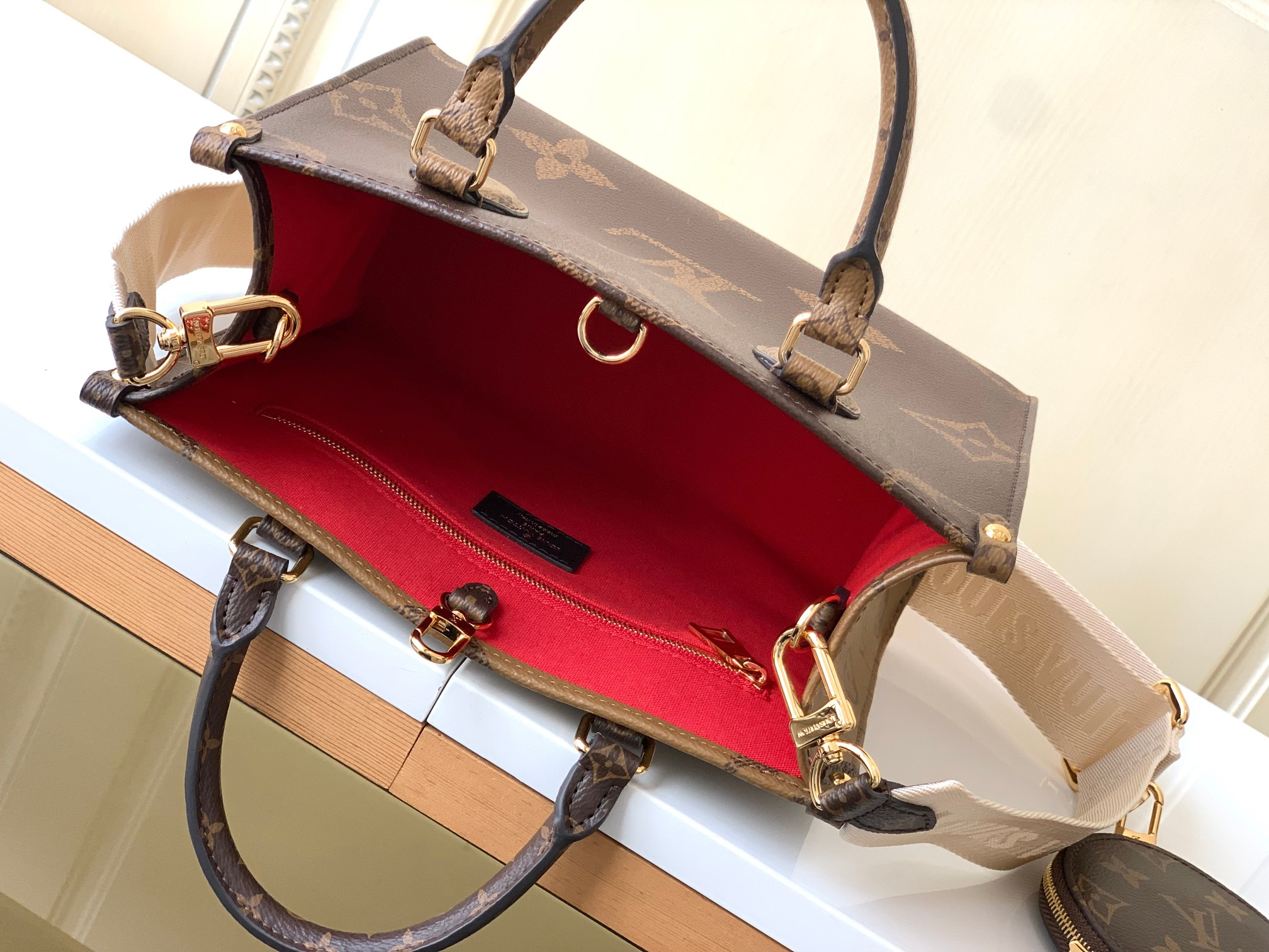 Louis Vuitton OnTheGo Small Tote Bag M46373 - Image 8