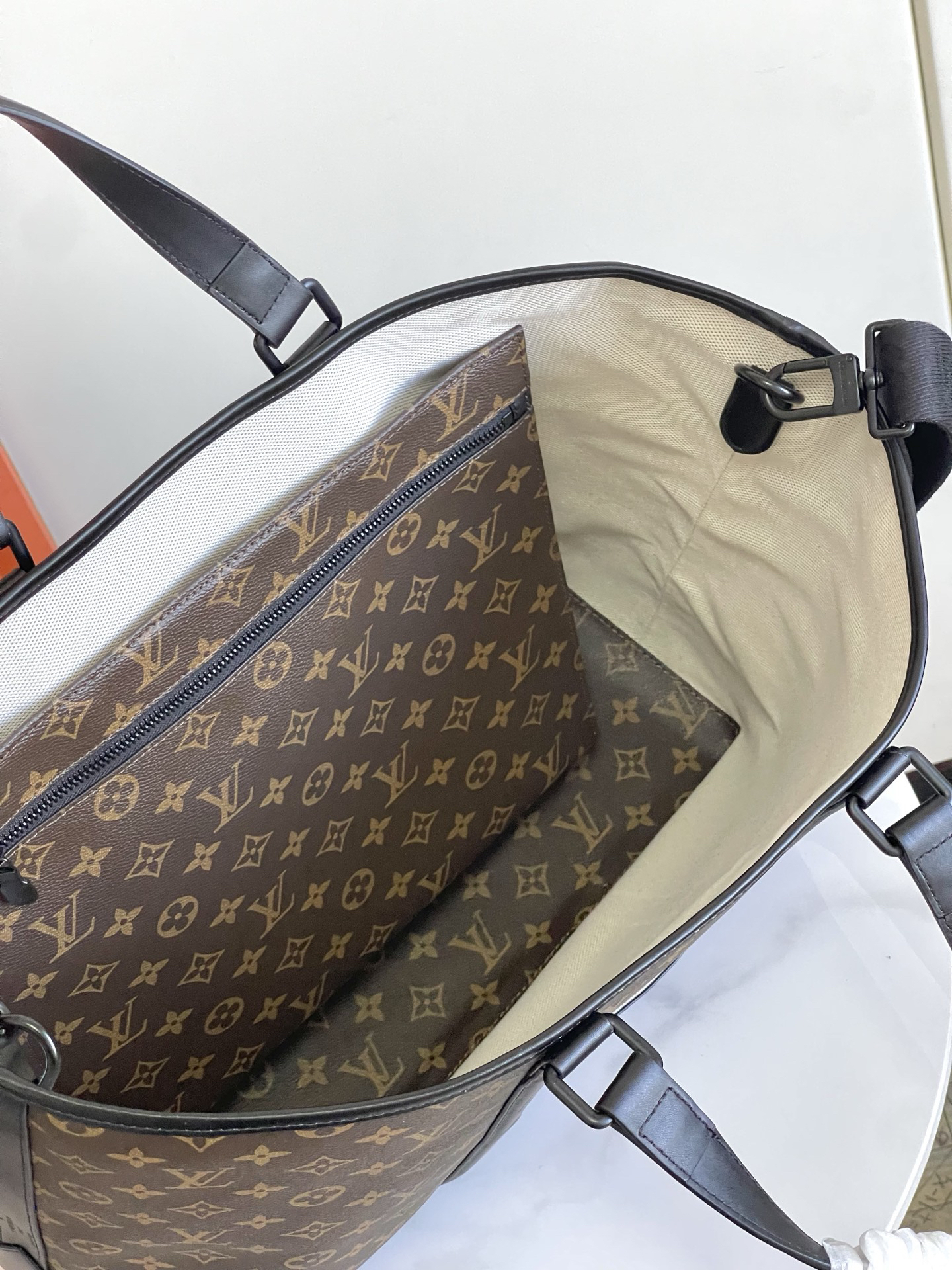 Louis Vuitton Week-End Tote Large M45733 - Image 8