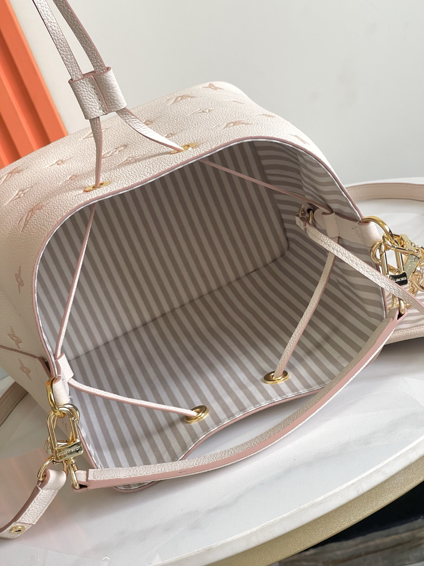 Louis Vuitton NéoNoé Medium Shoulder Bag - Image 8