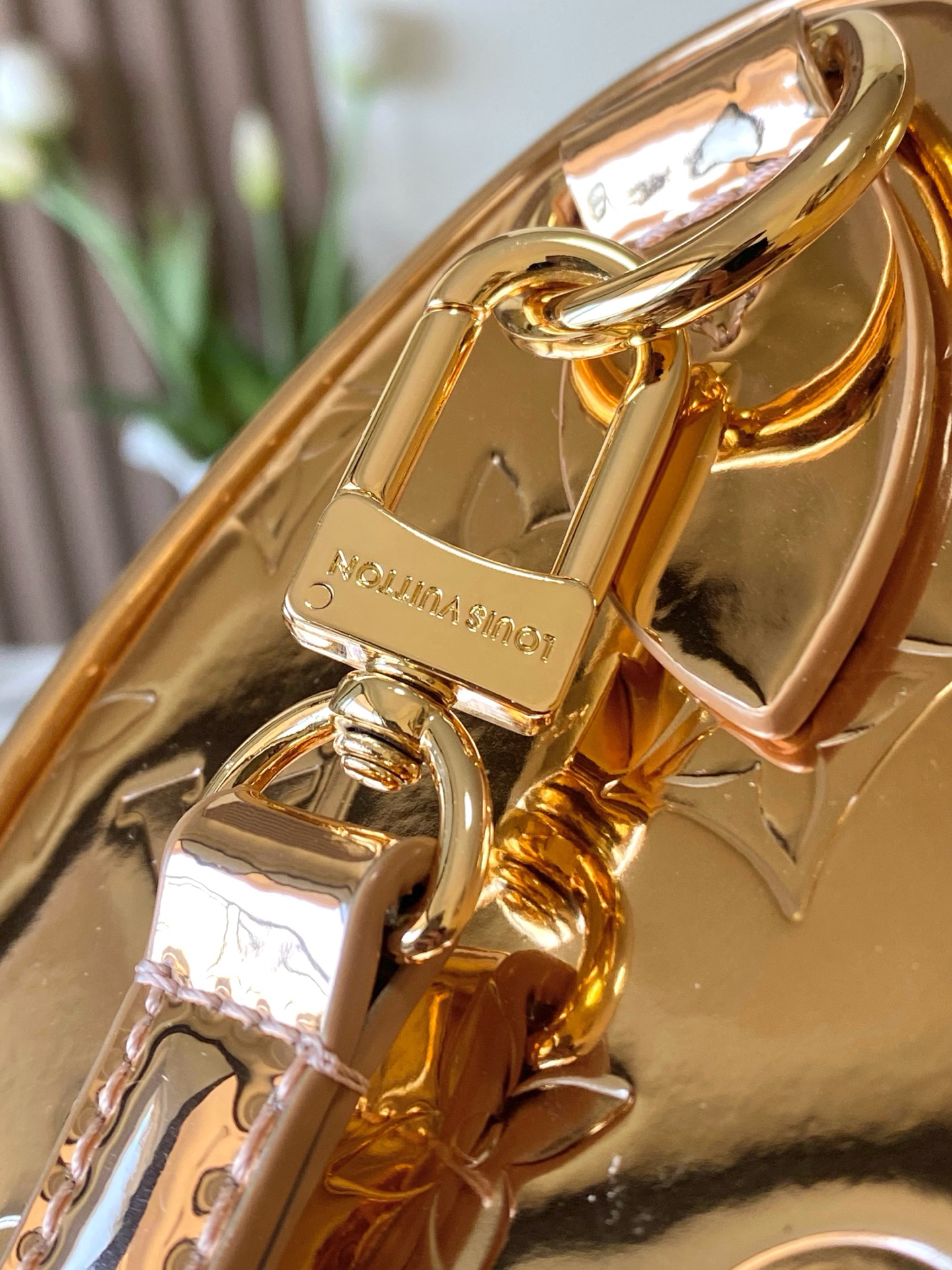 Louis Vuitton Speedy Bandoulière 25 Crossbody Bag in Rose Gold Monogram Mirror Canvas - Image 8