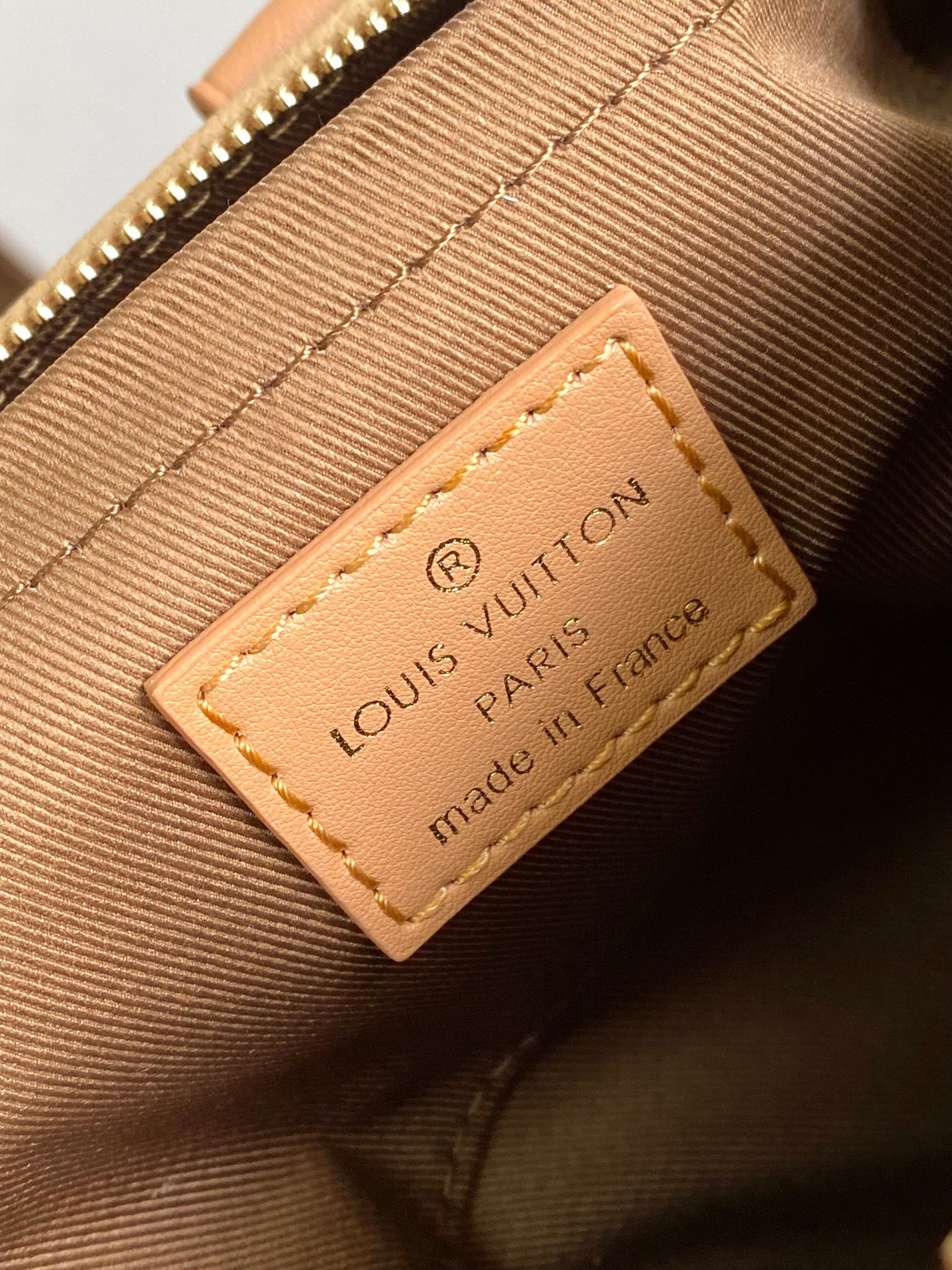 Louis Vuitton Keepall Bandoulière 25 Crossbody Bag - Image 8