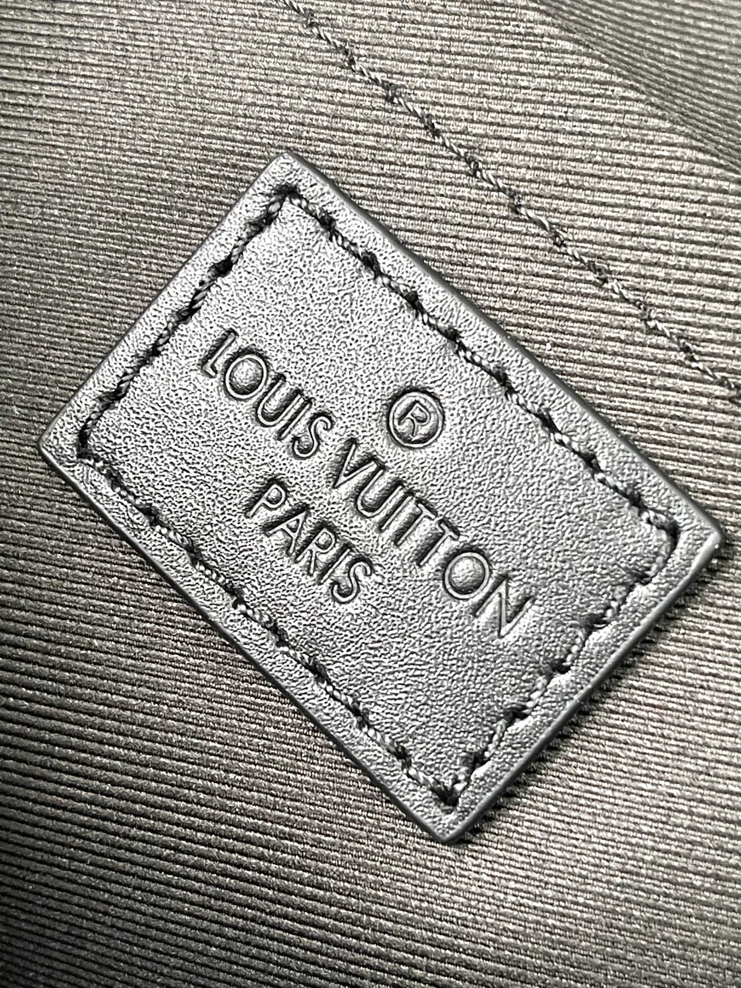 Louis Vuitton S-Cape Messenger Bag M23741 in Black Monogram Taurillon Leather - Image 8