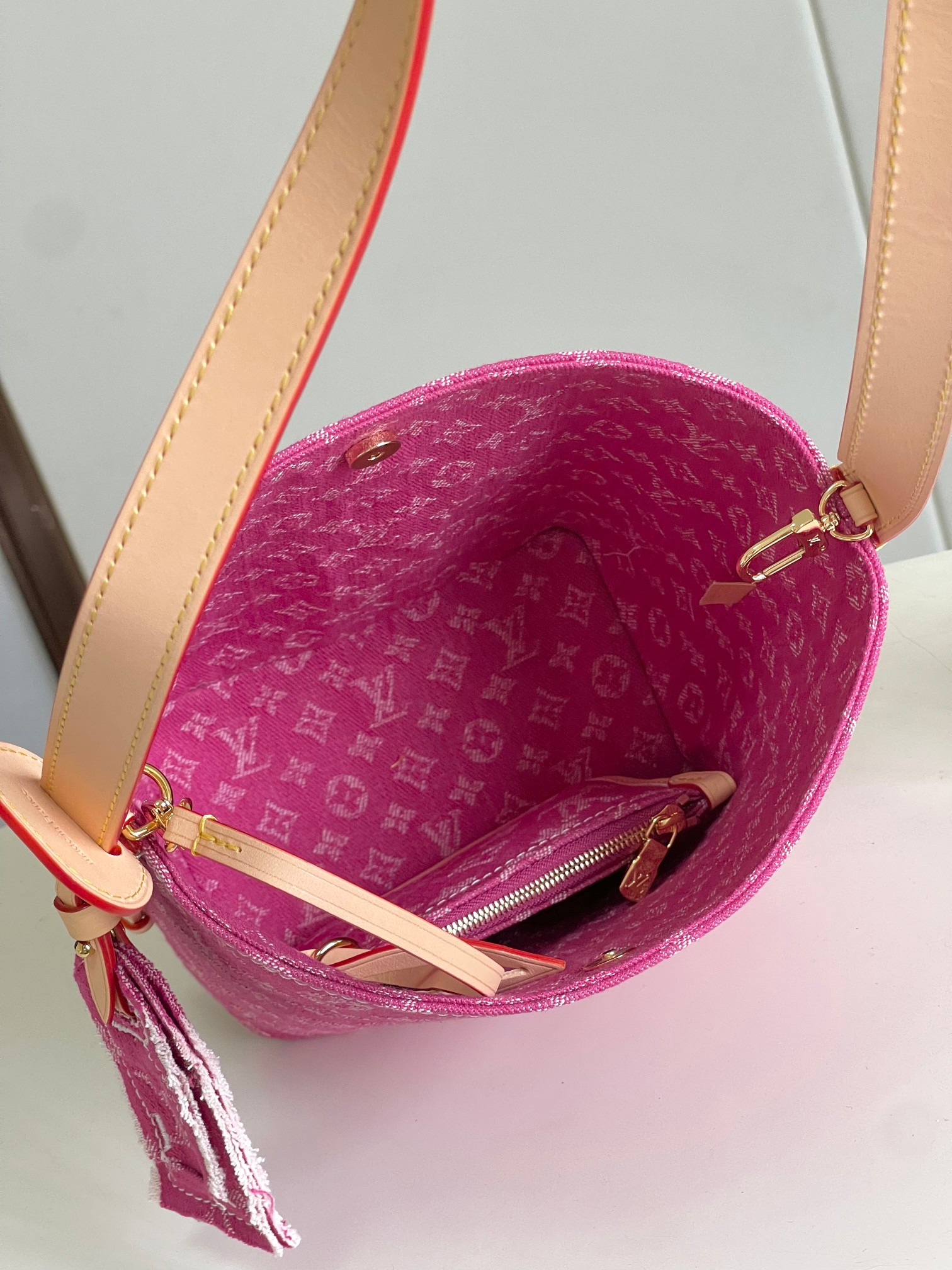 Louis Vuitton Denim Rendez-Vous Bucket Crossbody Bag M27626 - Image 8