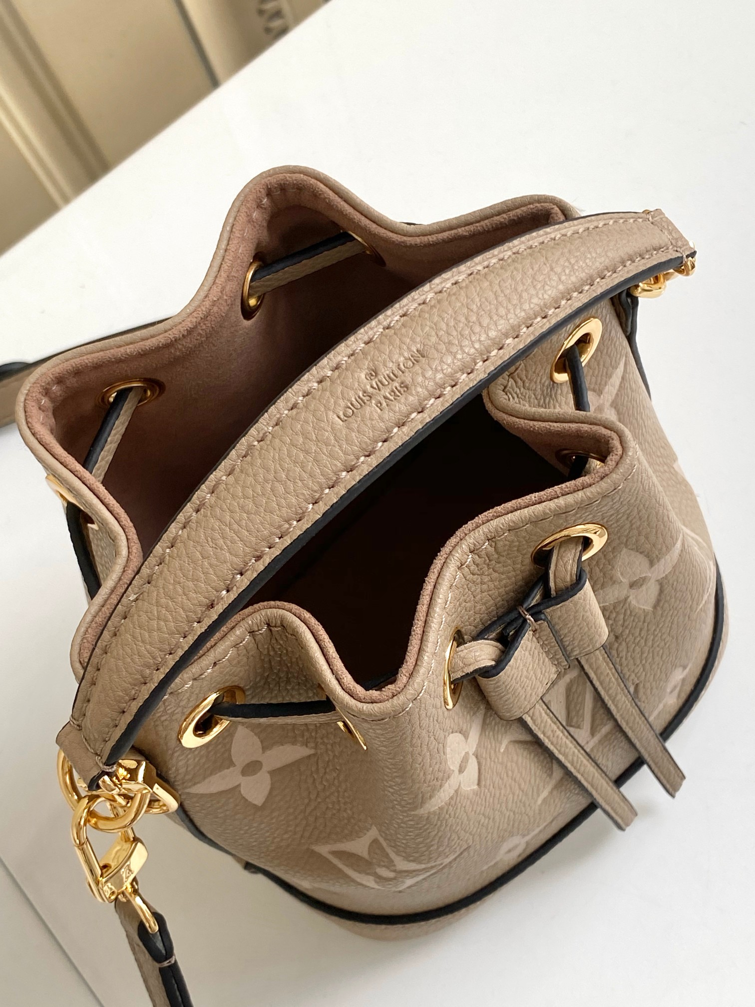 Louis Vuitton Nano Noé M81626 Bucket Handbag - Image 8