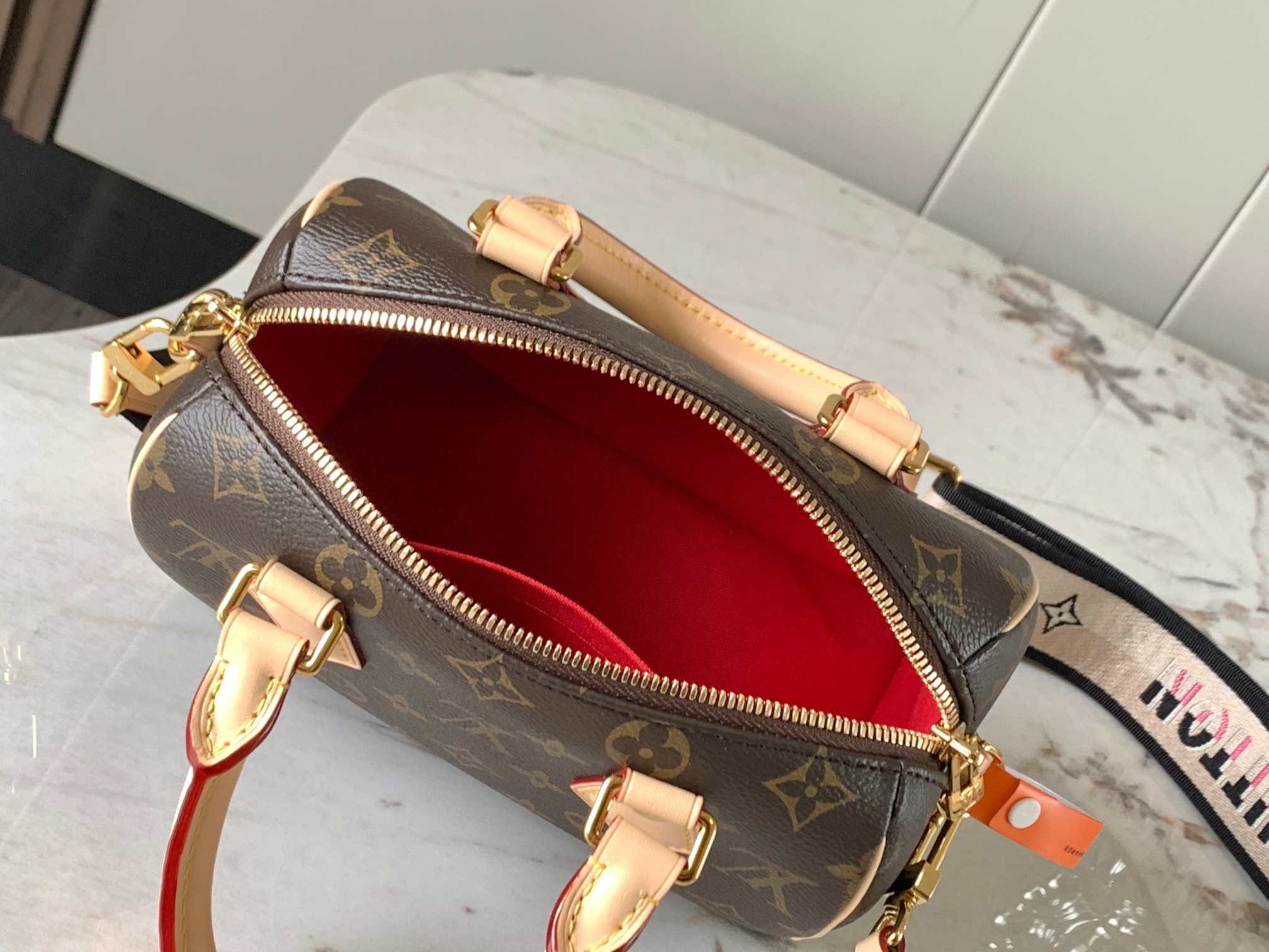 Speedy Bandoulière 20 Crossbody Bag - Image 8