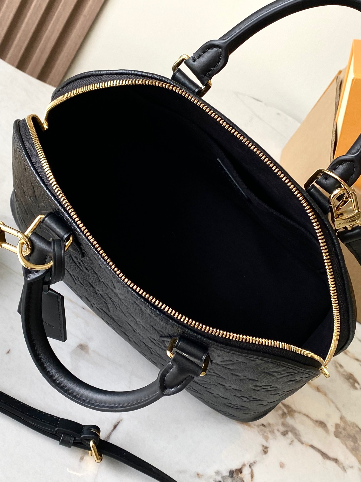 Alma PM Leather Handbag - Image 8