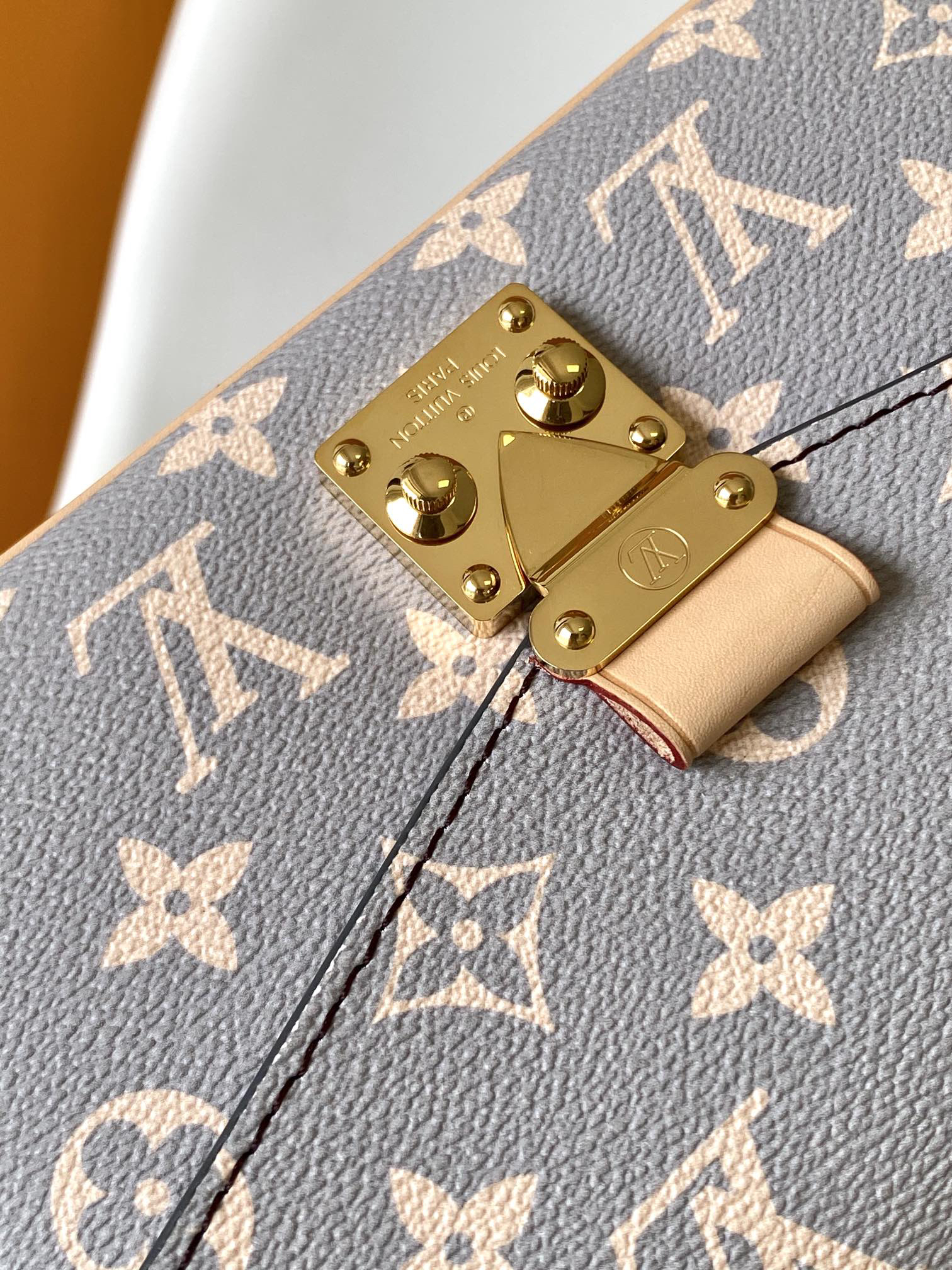 Louis Vuitton Pochette Métis East West M12429 Crossbody Bag - Image 8