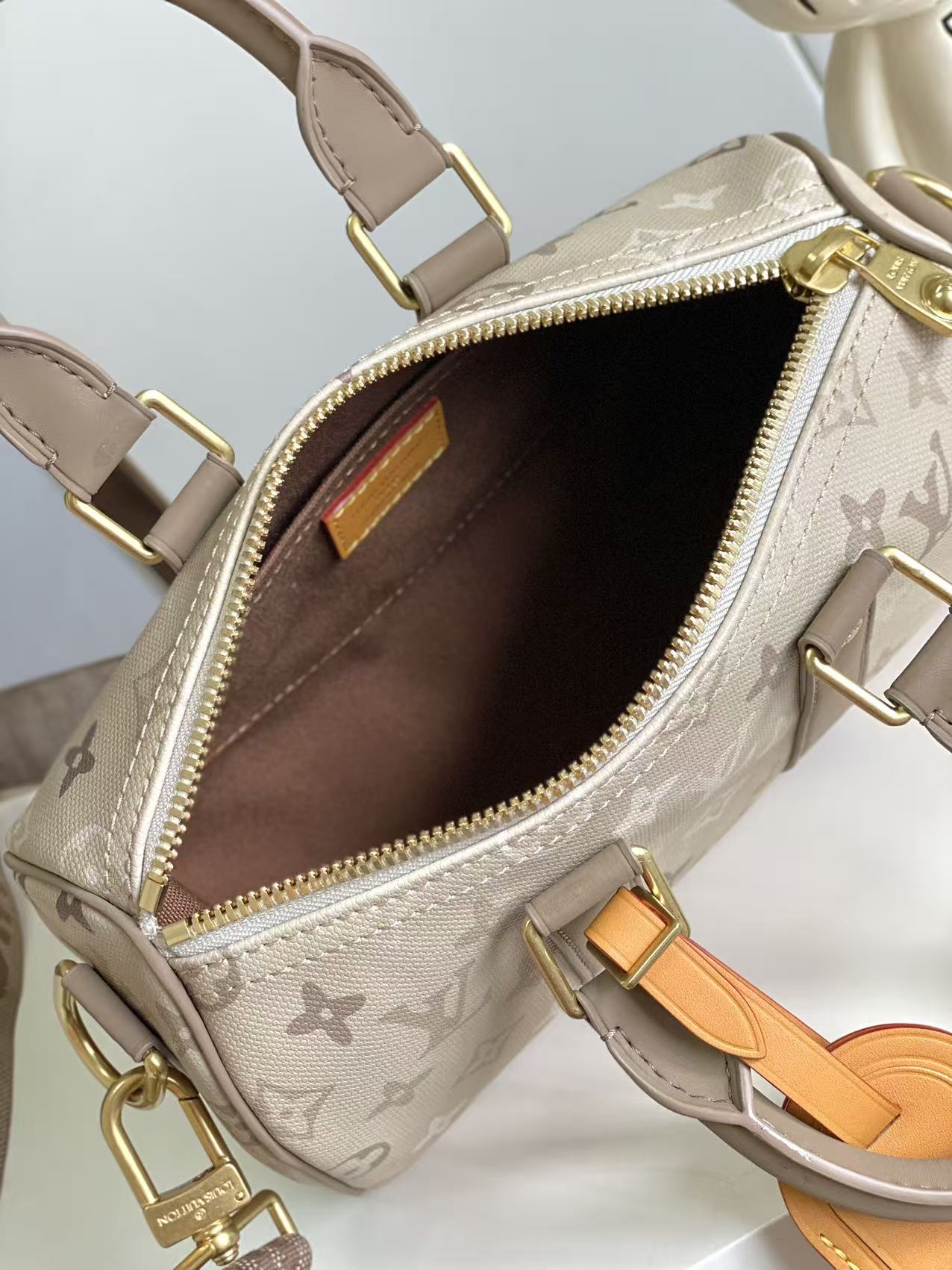 Louis Vuitton Keepall Bandoulière 25 Travel Bag - Image 8