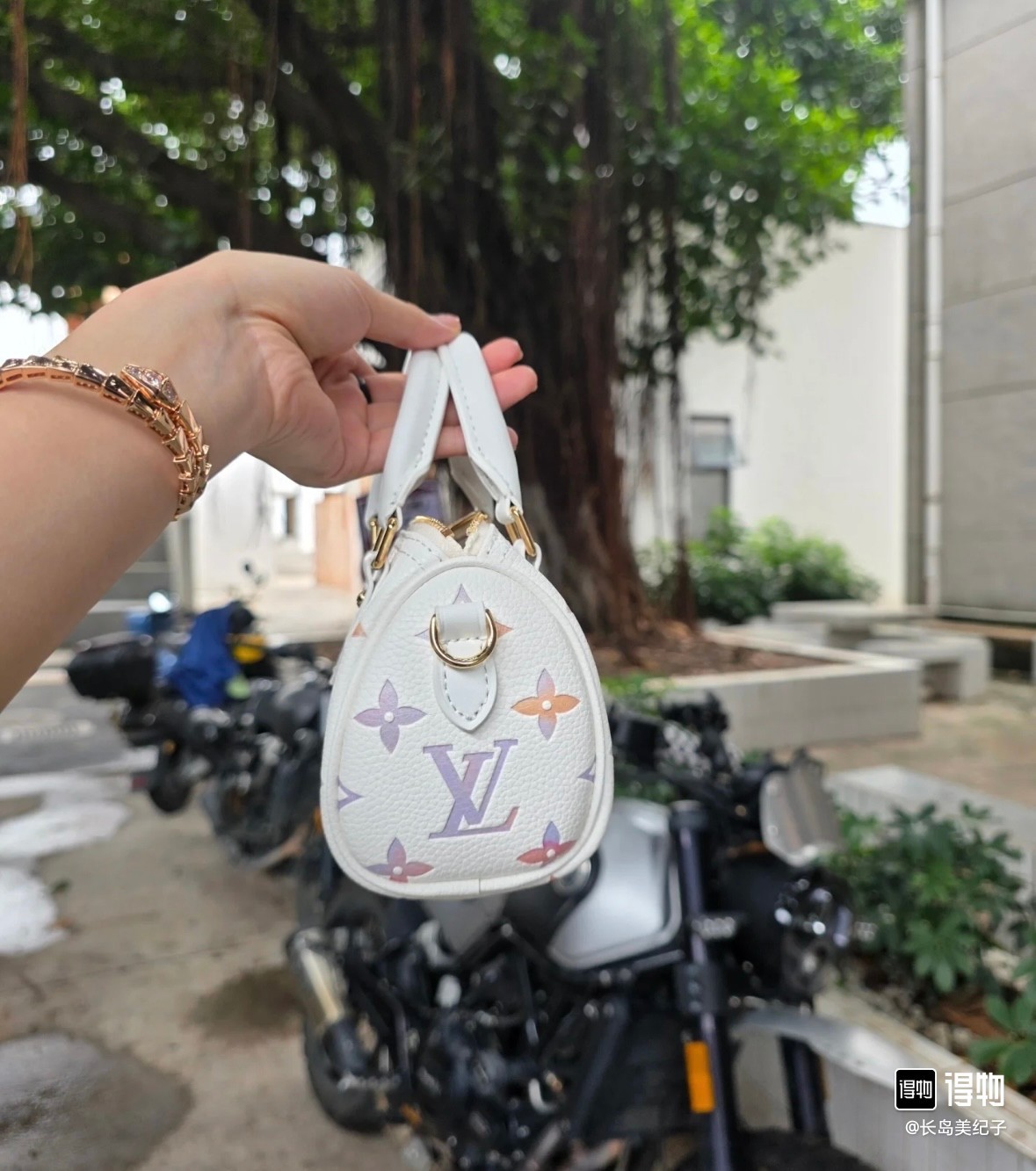 Nano Speedy 16 Handbag - Image 8
