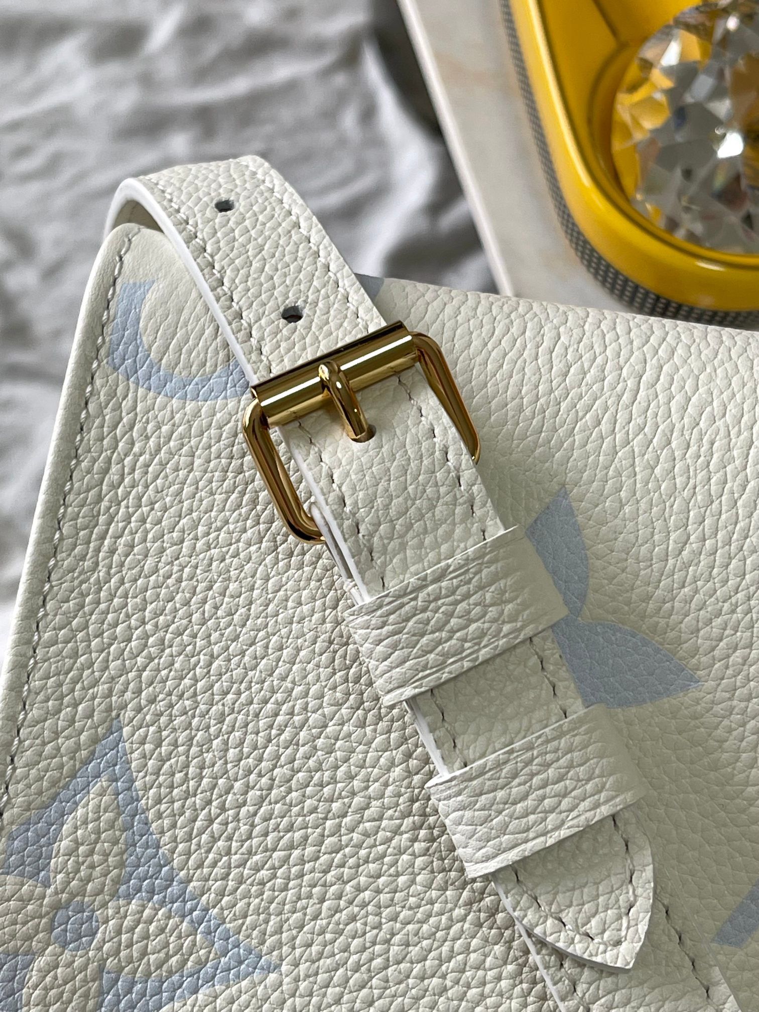 Louis Vuitton Onthego Small Tote Bag M46833 - Image 8