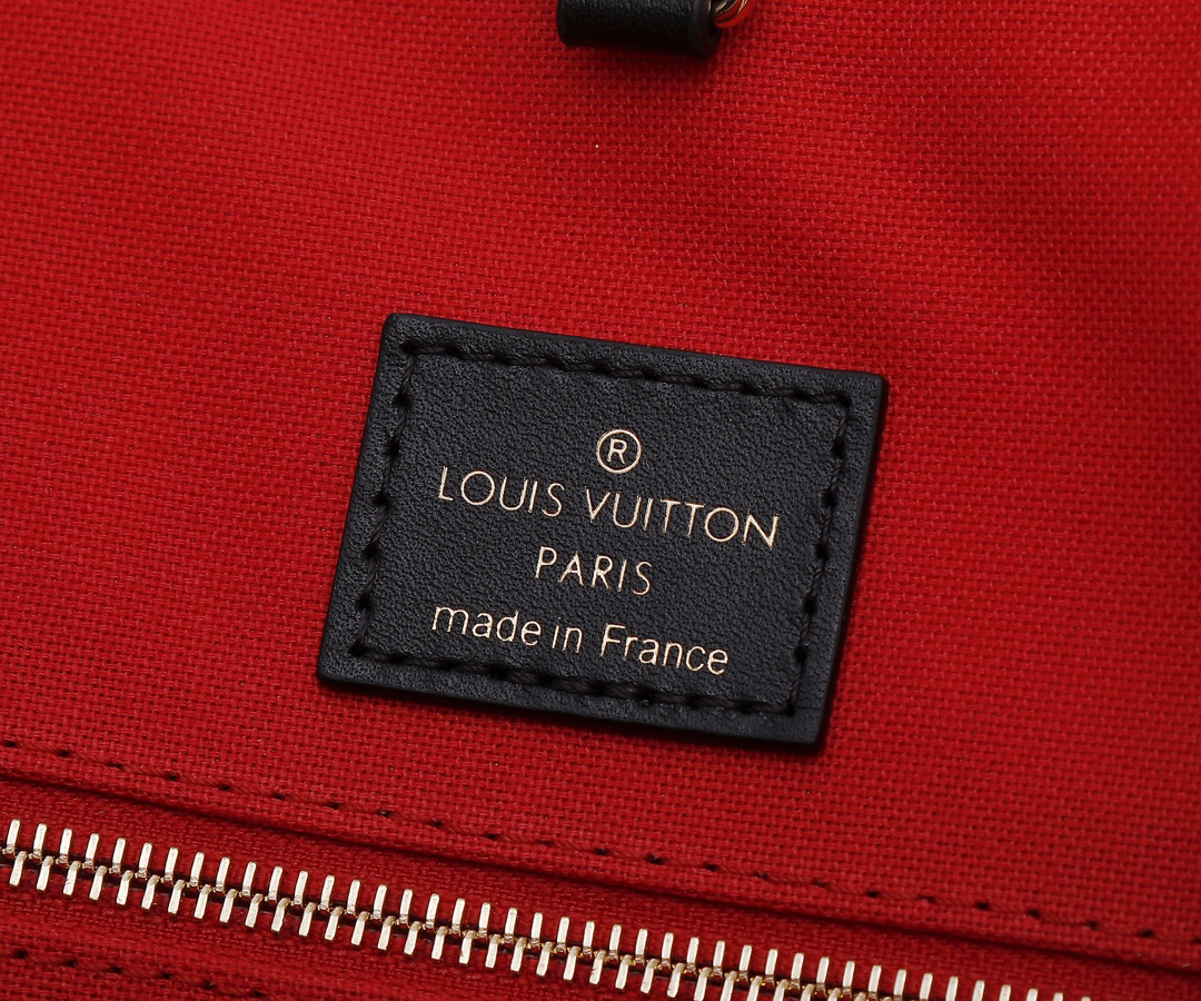 Louis Vuitton Onthego Tote Bag in Monogram Giant Canvas - Image 8